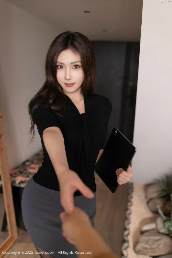  [XiuRen]高清写真图 2025.10.30 No.10930 刘婷婷 OL服饰第5张图片