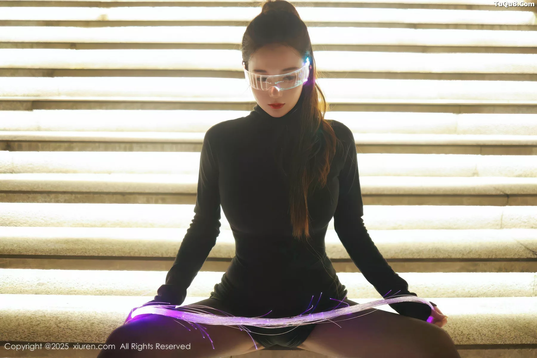   [XiuRen]高清写真图 2025.10.31 No.10936 小肉肉咪 性感制服第11张图片