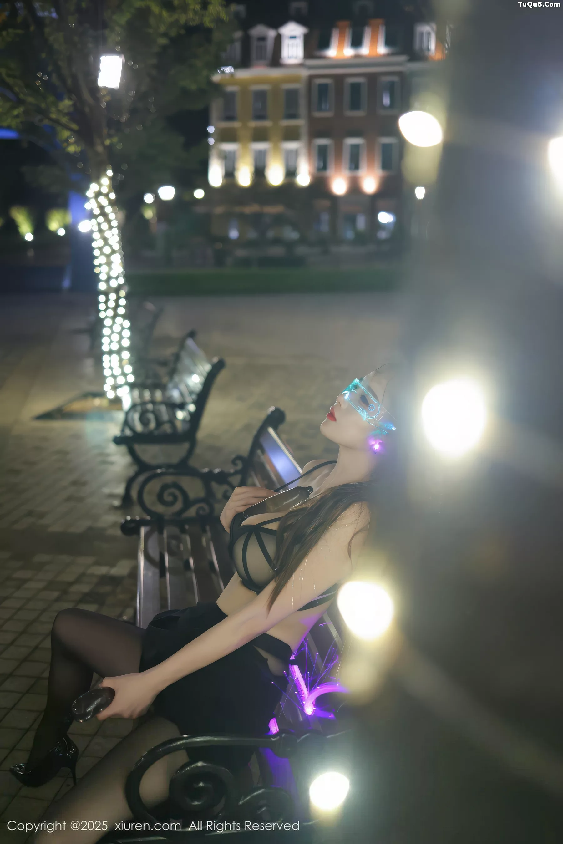   [XiuRen]高清写真图 2025.10.31 No.10936 小肉肉咪 性感制服第38张图片