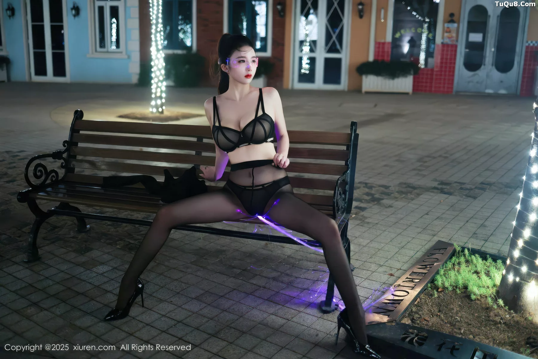   [XiuRen]高清写真图 2025.10.31 No.10936 小肉肉咪 性感制服第45张图片