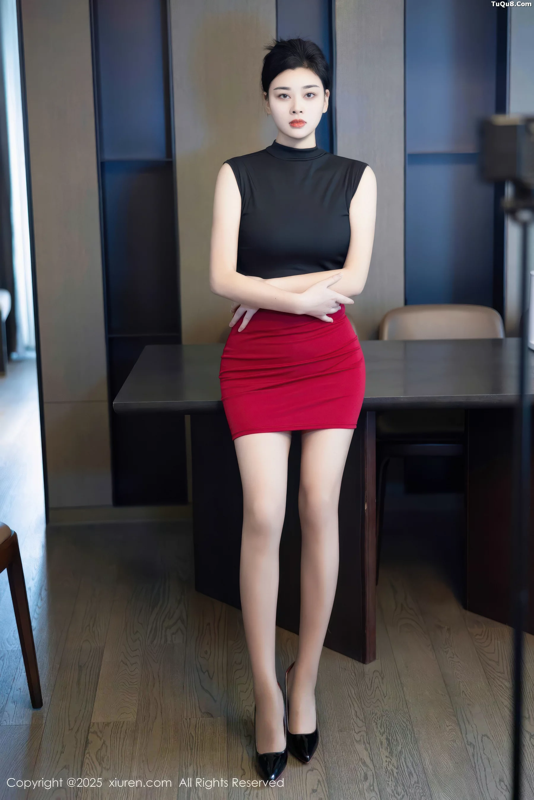   [XiuRen]高清写真图 2025.11.05 No.10948 徐清妍 魅惑黑丝第1张图片