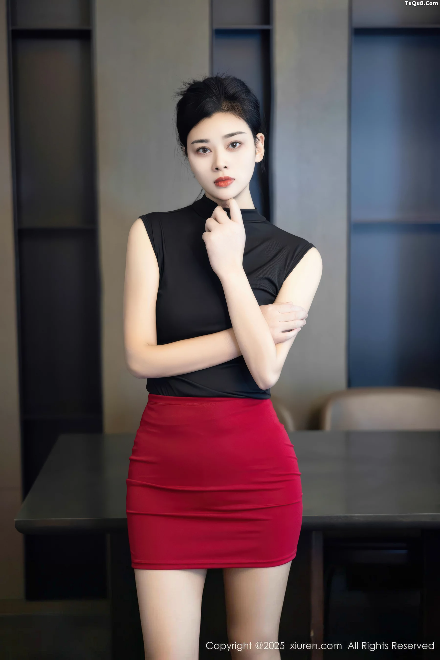   [XiuRen]高清写真图 2025.11.05 No.10948 徐清妍 魅惑黑丝第3张图片