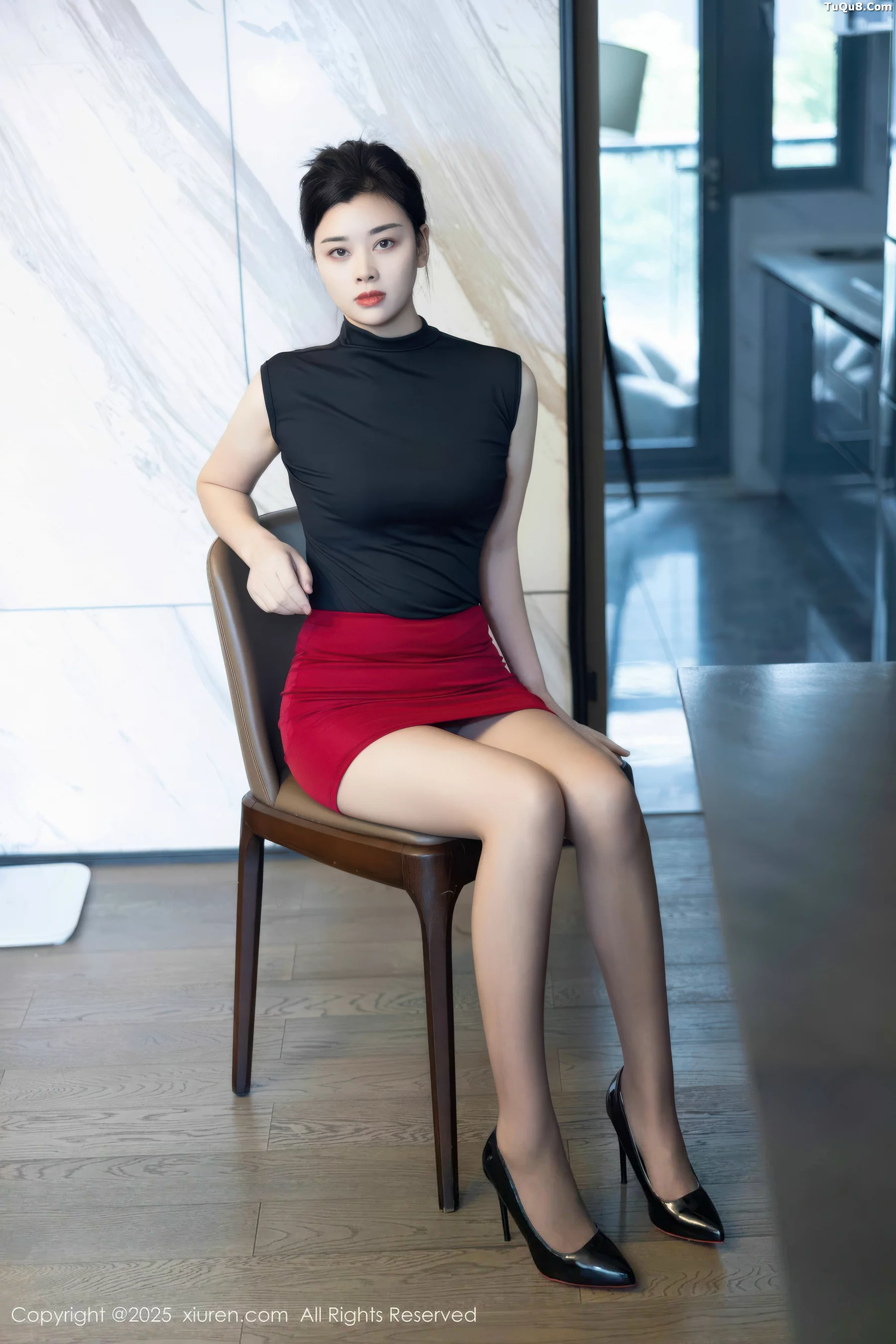   [XiuRen]高清写真图 2025.11.05 No.10948 徐清妍 魅惑黑丝第6张图片