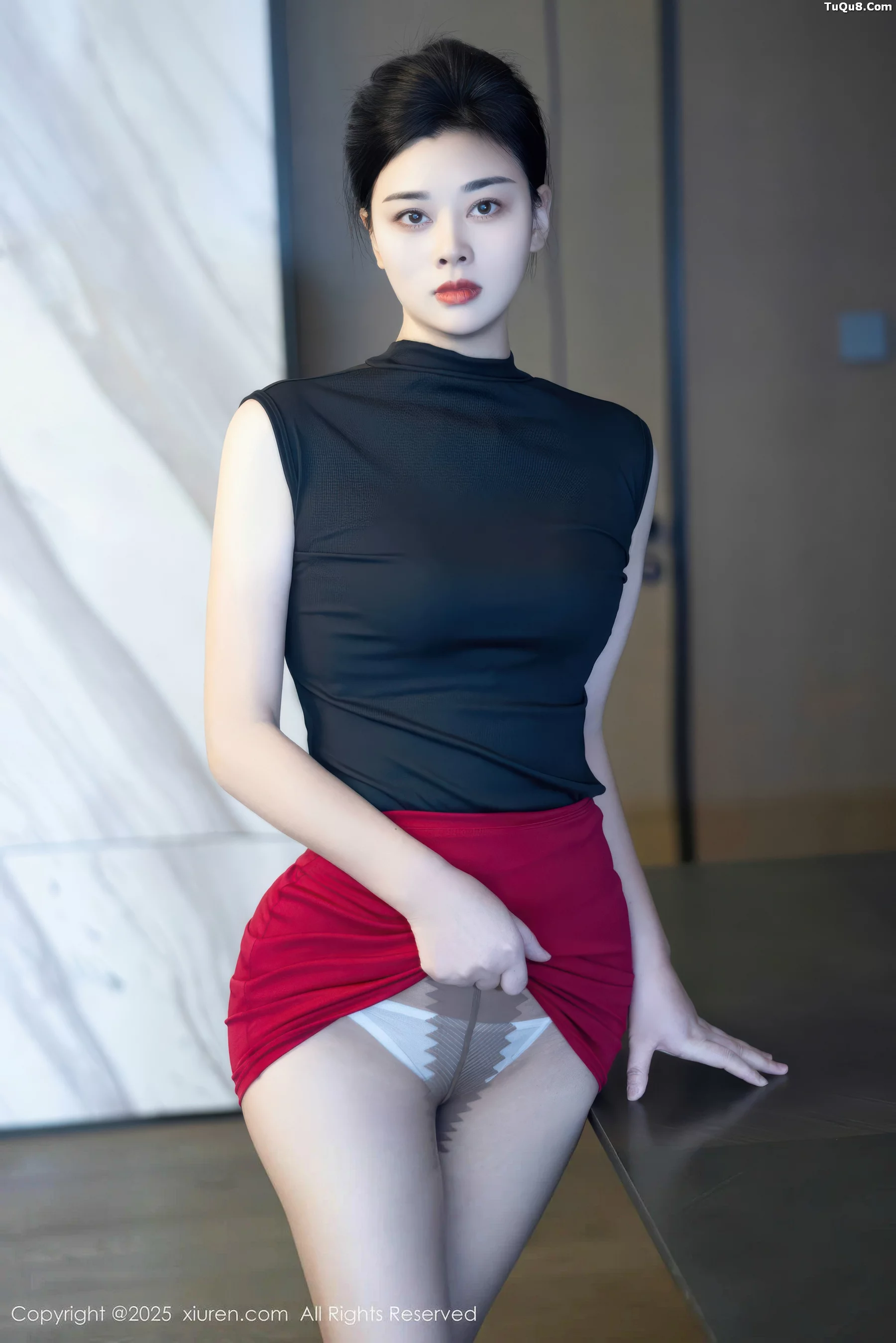   [XiuRen]高清写真图 2025.11.05 No.10948 徐清妍 魅惑黑丝第7张图片