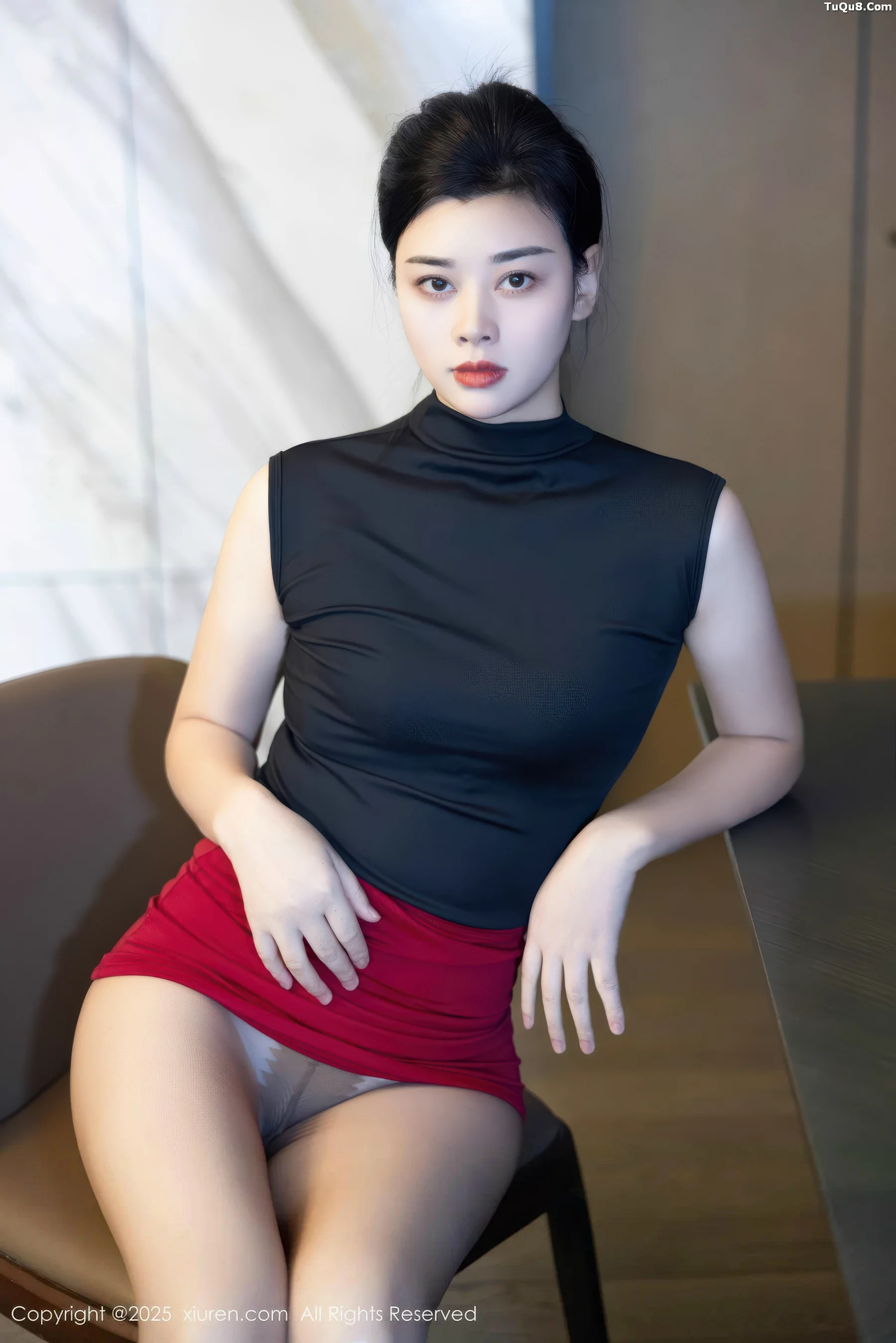   [XiuRen]高清写真图 2025.11.05 No.10948 徐清妍 魅惑黑丝第20张图片