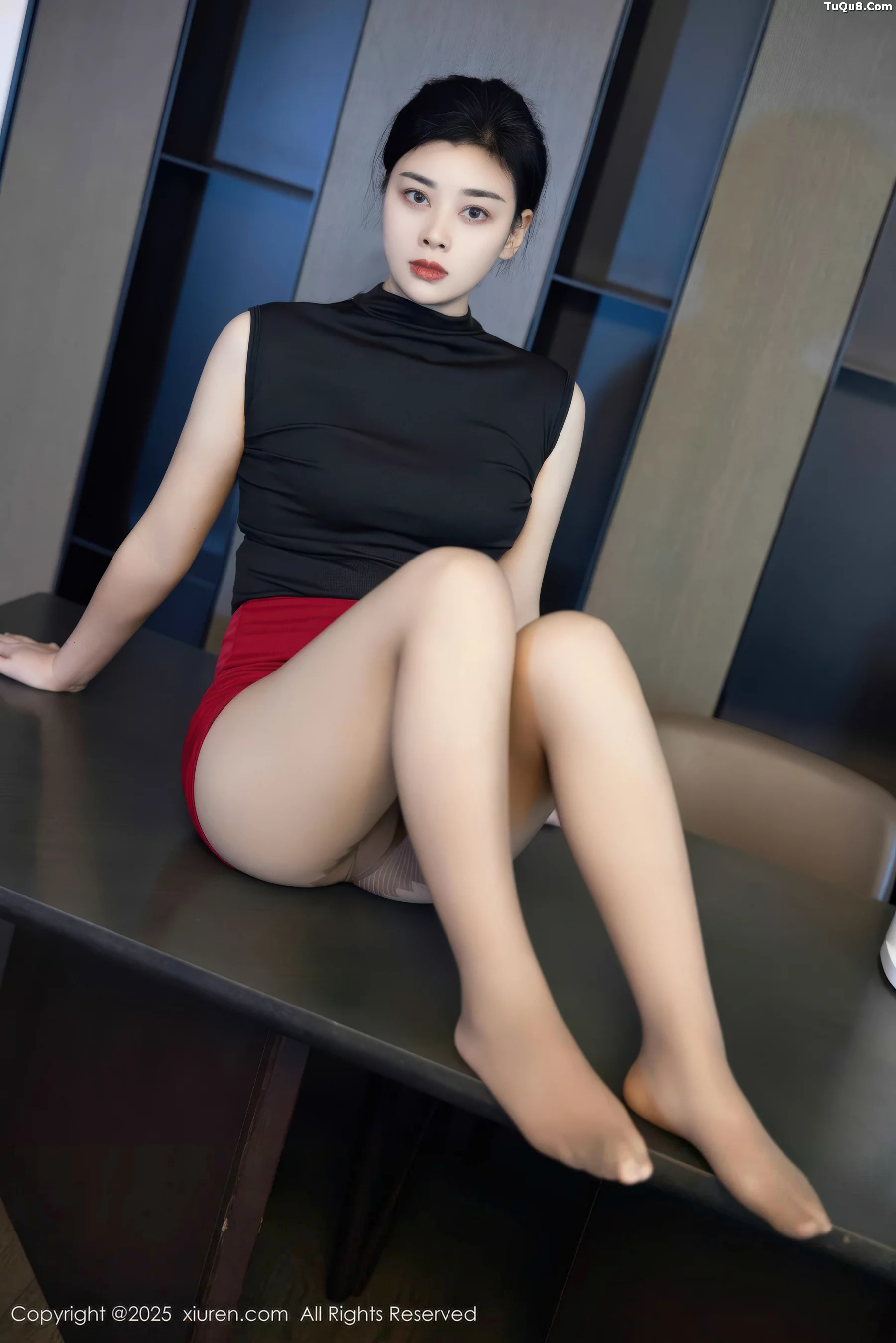   [XiuRen]高清写真图 2025.11.05 No.10948 徐清妍 魅惑黑丝第39张图片