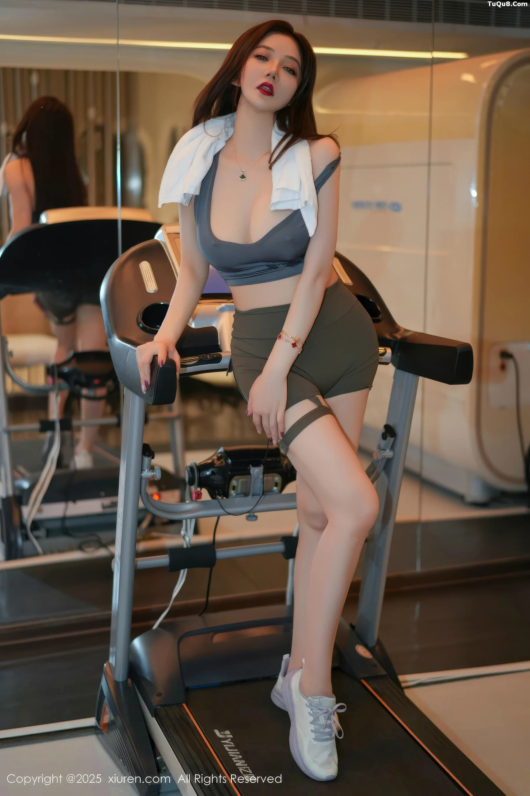   [XiuRen]高清写真图 2025.11.05 No.10950 心妍小公主 紧身运动服第20张图片