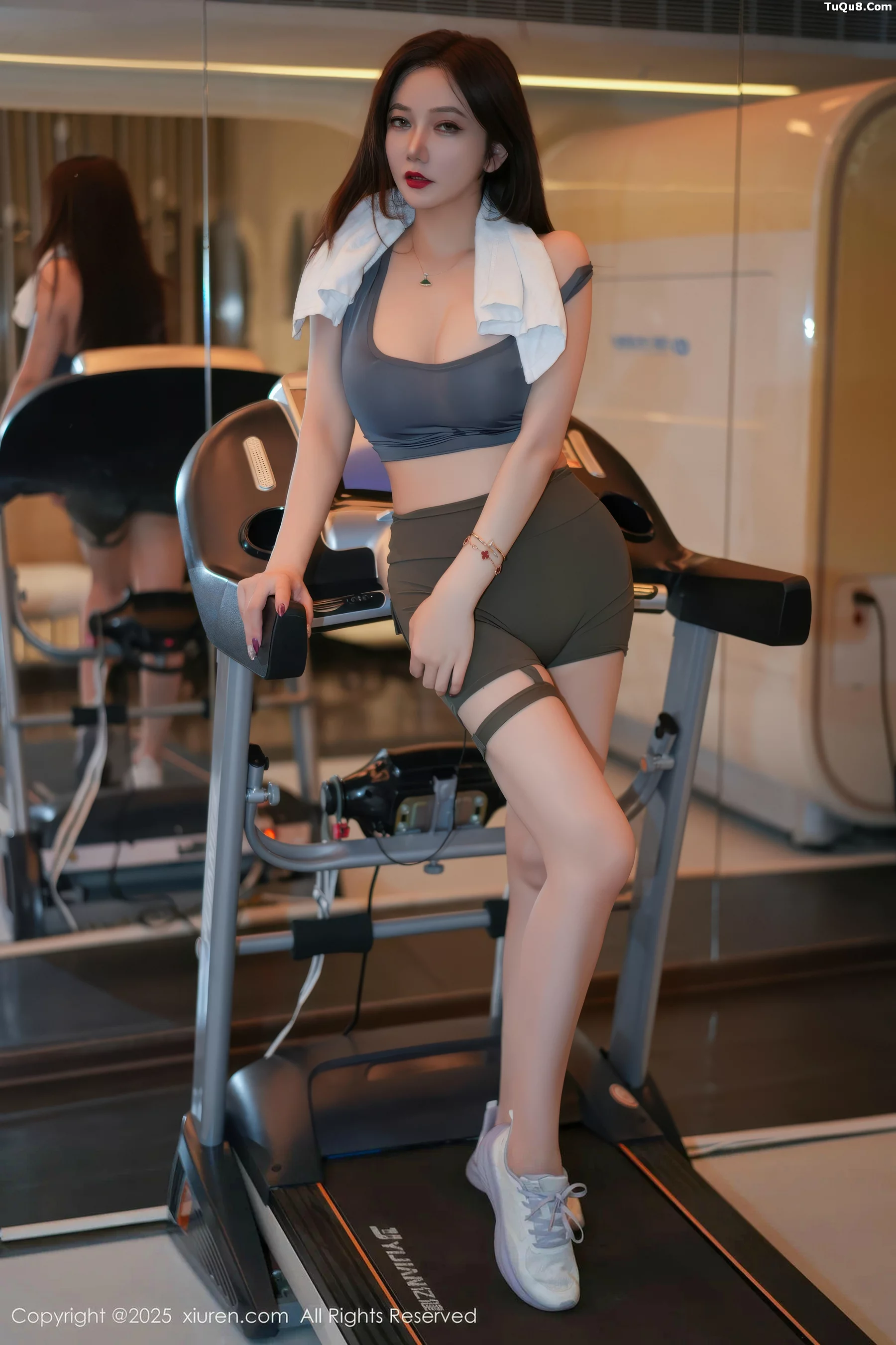   [XiuRen]高清写真图 2025.11.05 No.10950 心妍小公主 紧身运动服第21张图片