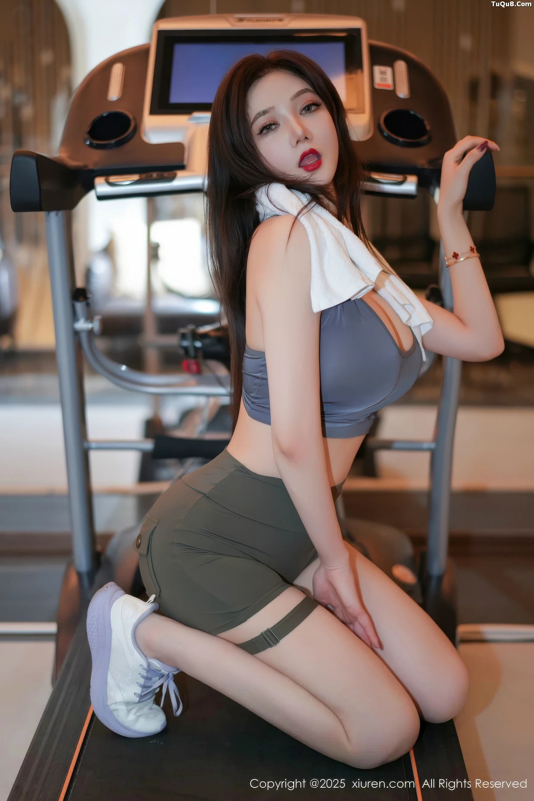   [XiuRen]高清写真图 2025.11.05 No.10950 心妍小公主 紧身运动服第22张图片