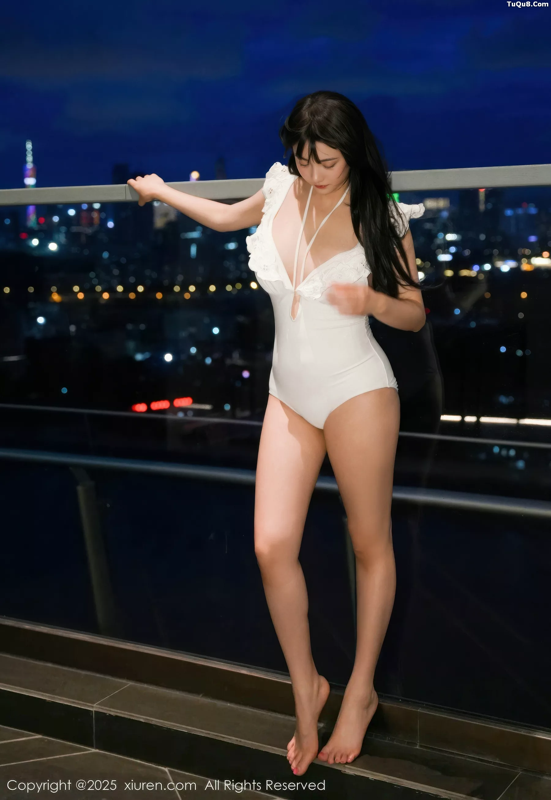   [XiuRen]高清写真图 2025.11.07 No.10959 软情 性感比基尼第2张图片