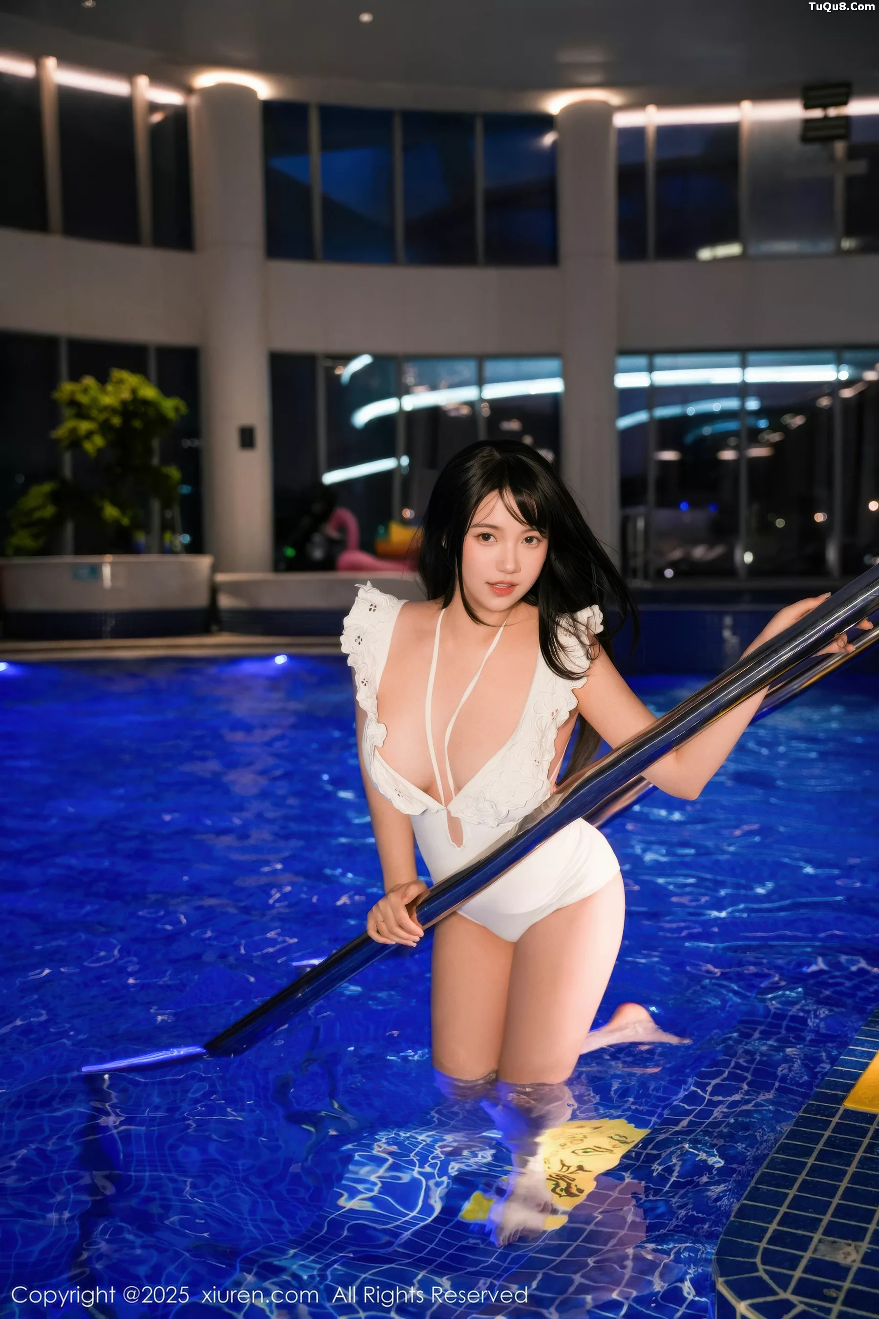   [XiuRen]高清写真图 2025.11.07 No.10959 软情 性感比基尼第15张图片