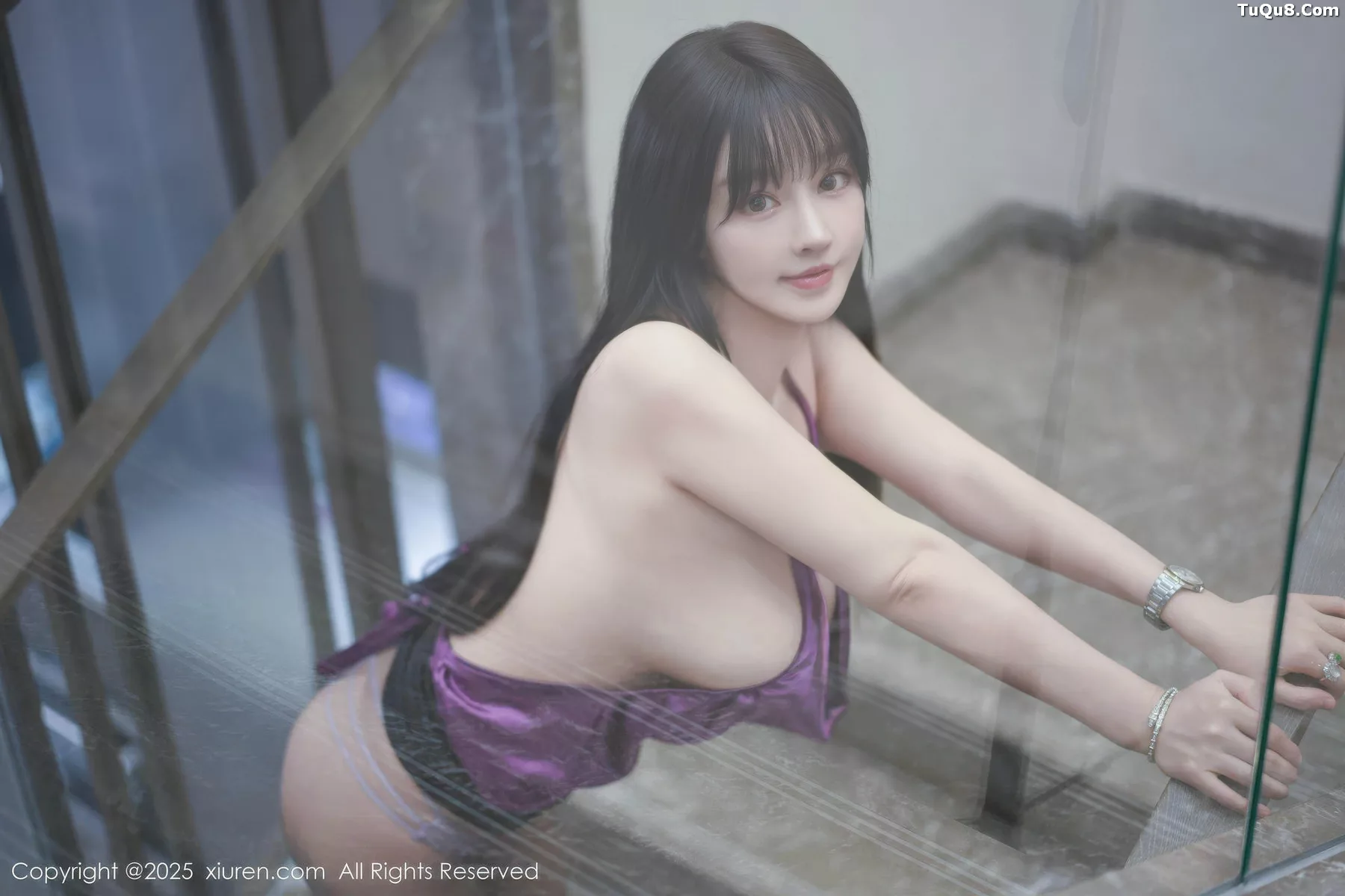   [XiuRen]高清写真图 2025.11.07 No.10960 心上可Flora 雪峰美臀第13张图片