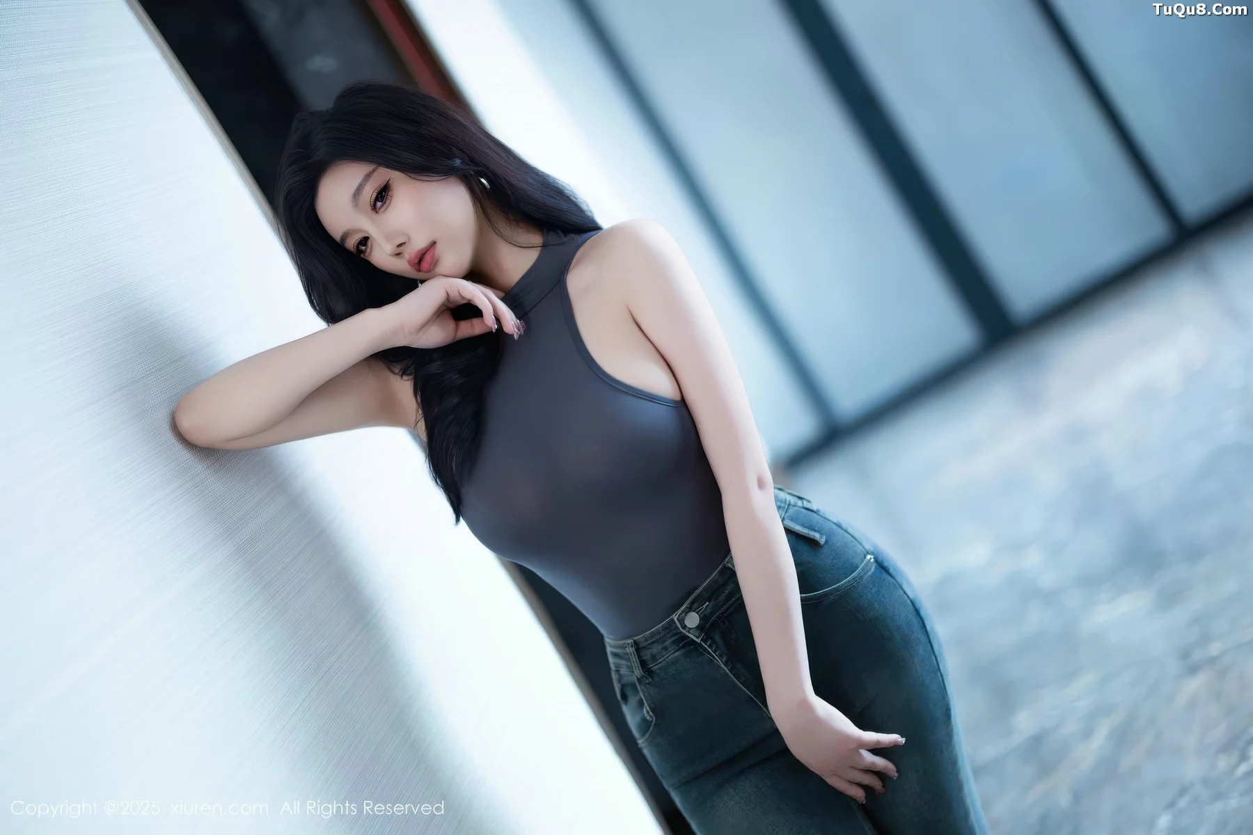   [XiuRen]高清写真图 2025.11.06 No.10952 杏子Yada 丰腴身材第8张图片