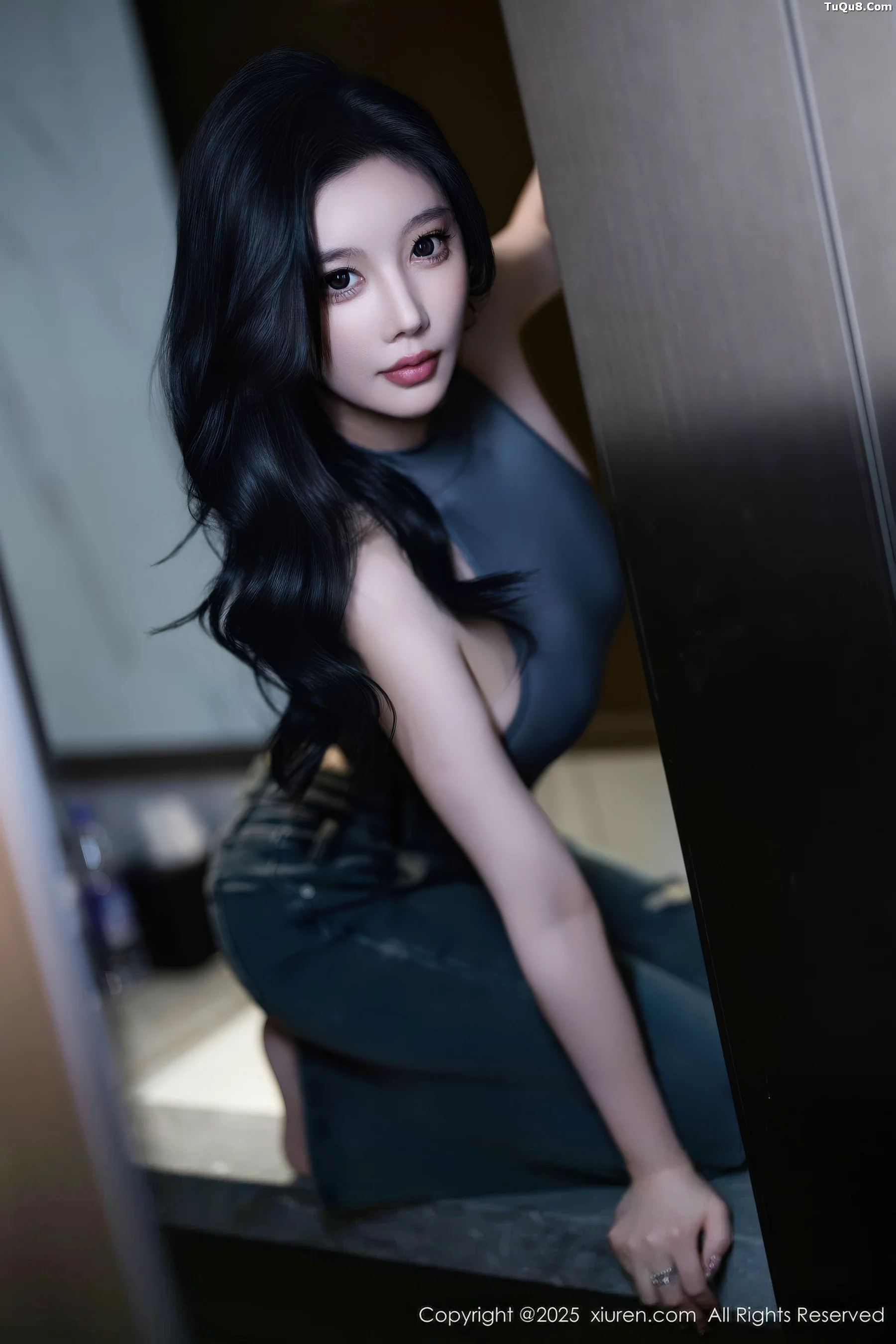   [XiuRen]高清写真图 2025.11.06 No.10952 杏子Yada 丰腴身材第22张图片