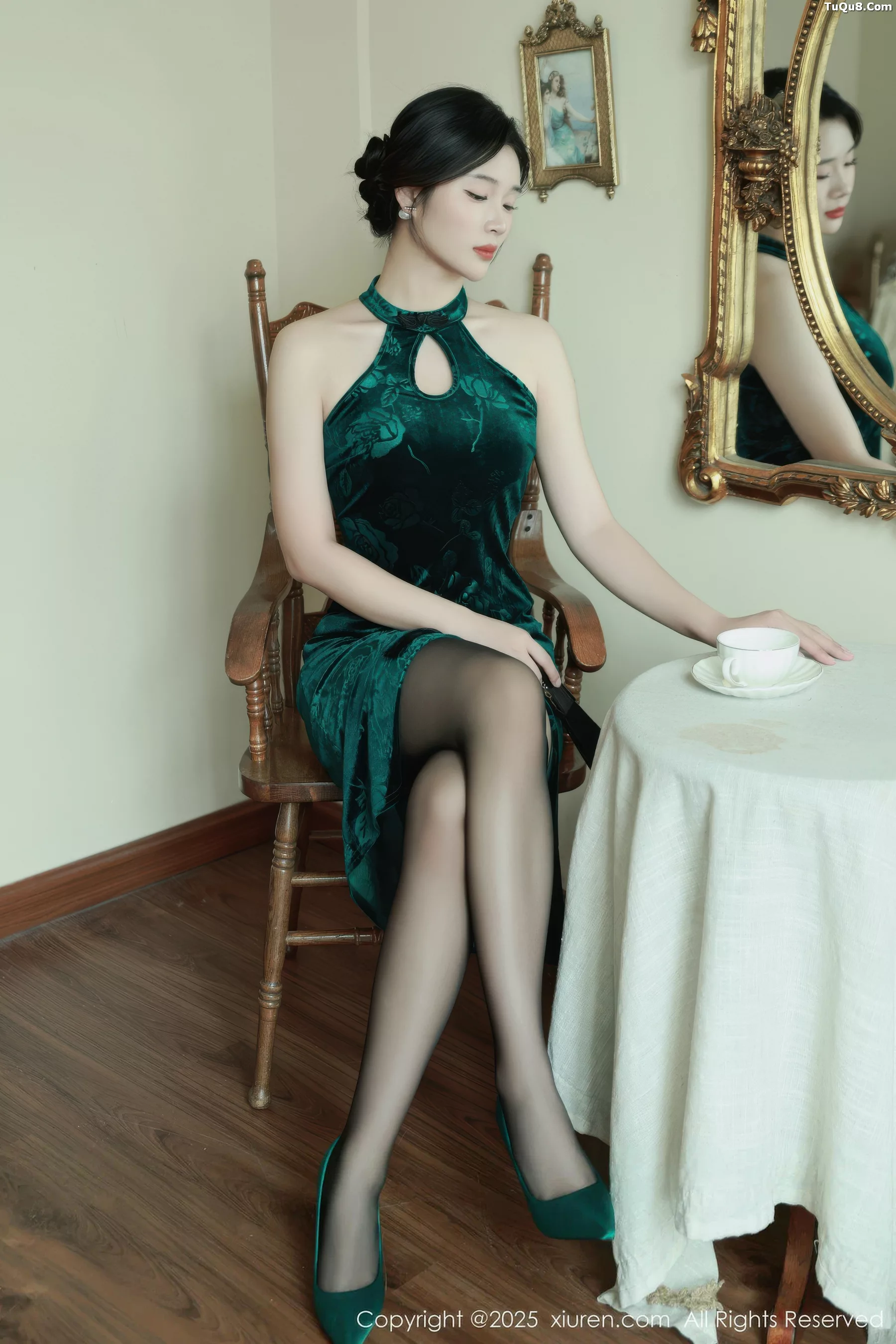   [XiuRen]高清写真图 2025.11.07 No.10962 南乔 蕾丝内衣第5张图片