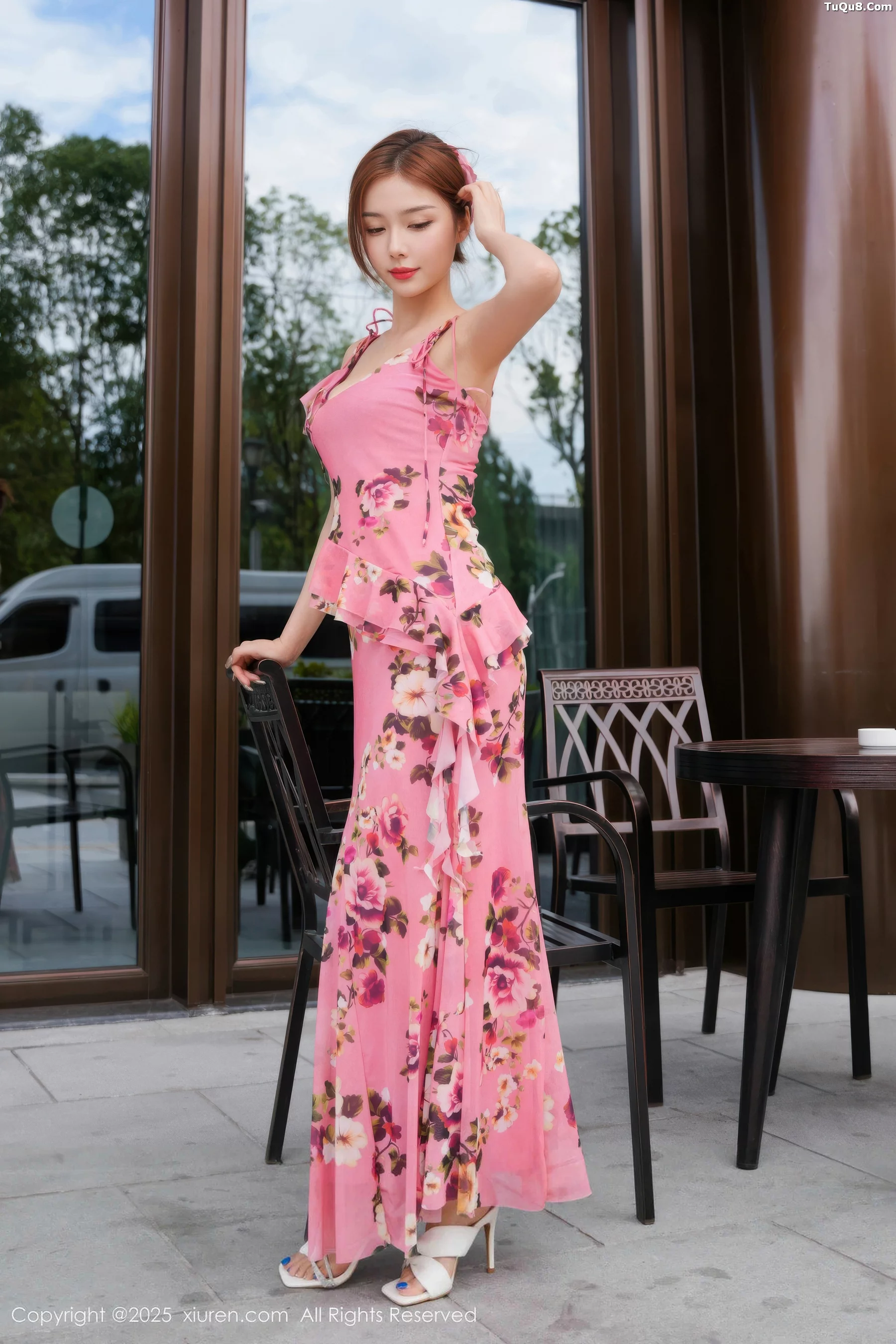   [XiuRen]高清写真图 2025.11.06 No.10954 白芷yy 紫色内衣第1张图片