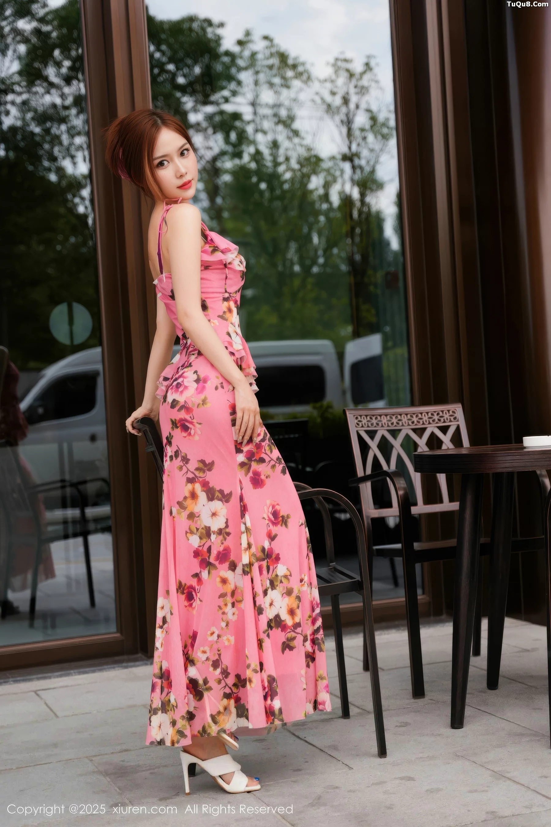   [XiuRen]高清写真图 2025.11.06 No.10954 白芷yy 紫色内衣第3张图片