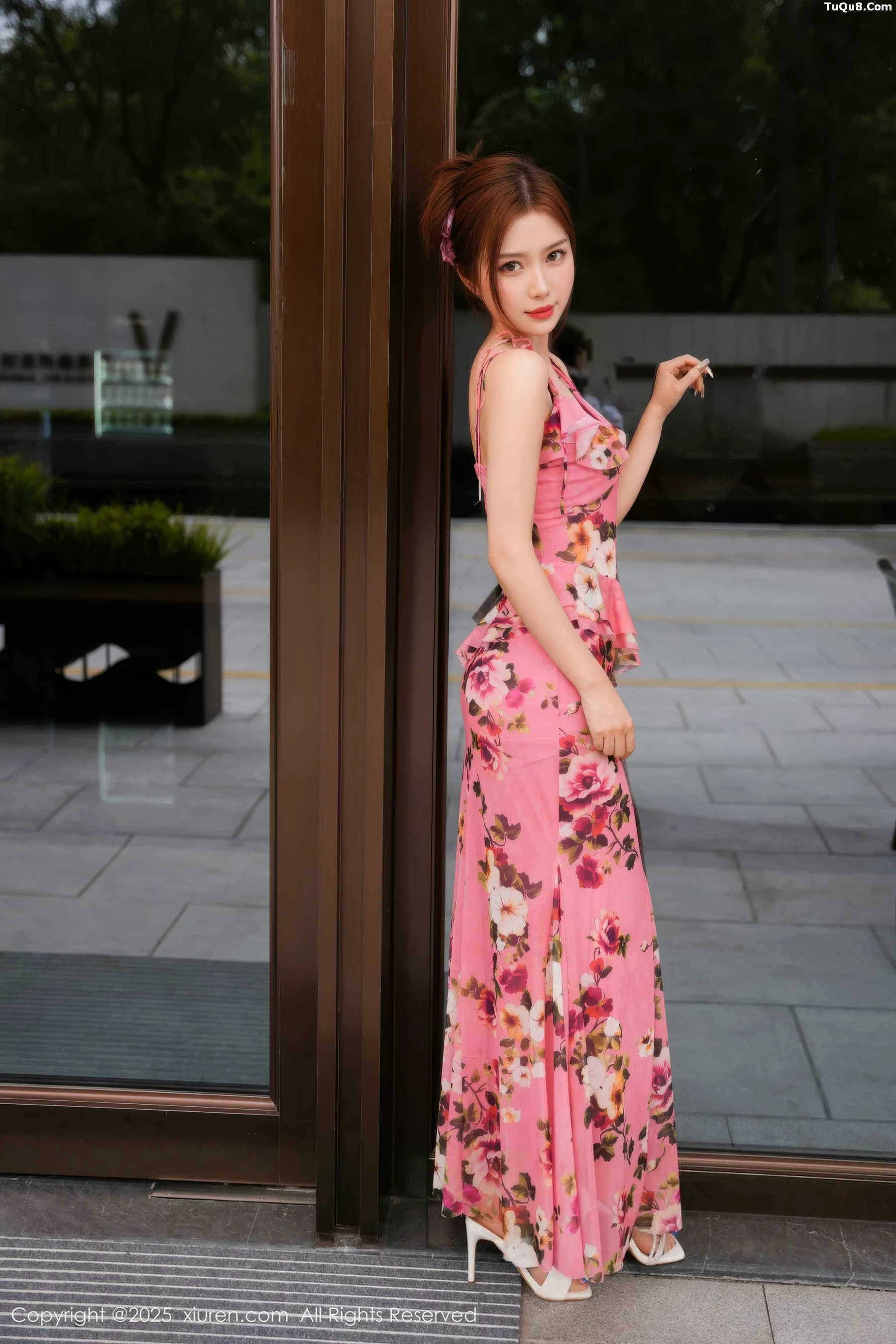   [XiuRen]高清写真图 2025.11.06 No.10954 白芷yy 紫色内衣第10张图片