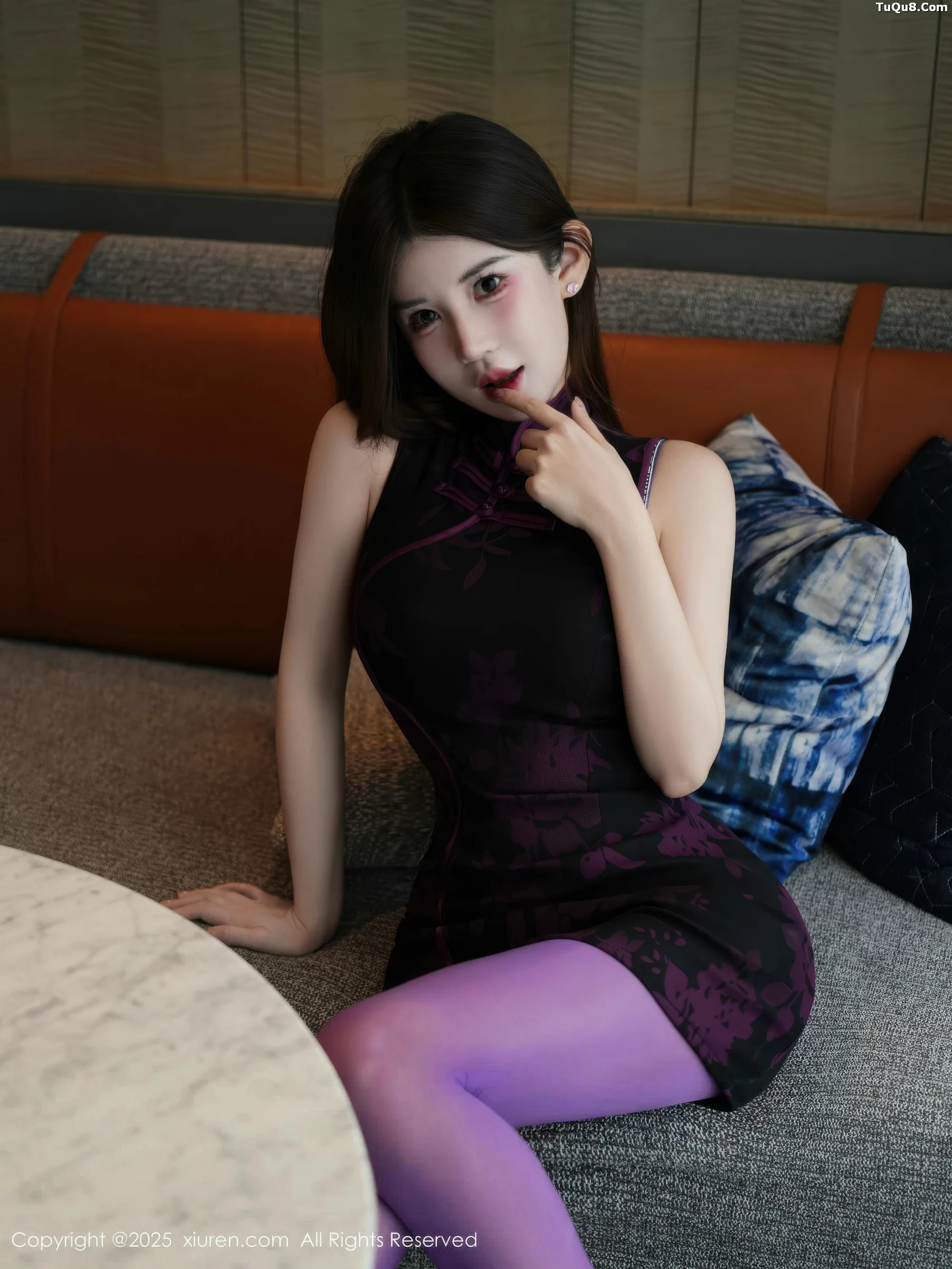   [XiuRen]高清写真图 2025.11.11 No.10971 苏甜橙子 紫色内衣第4张图片