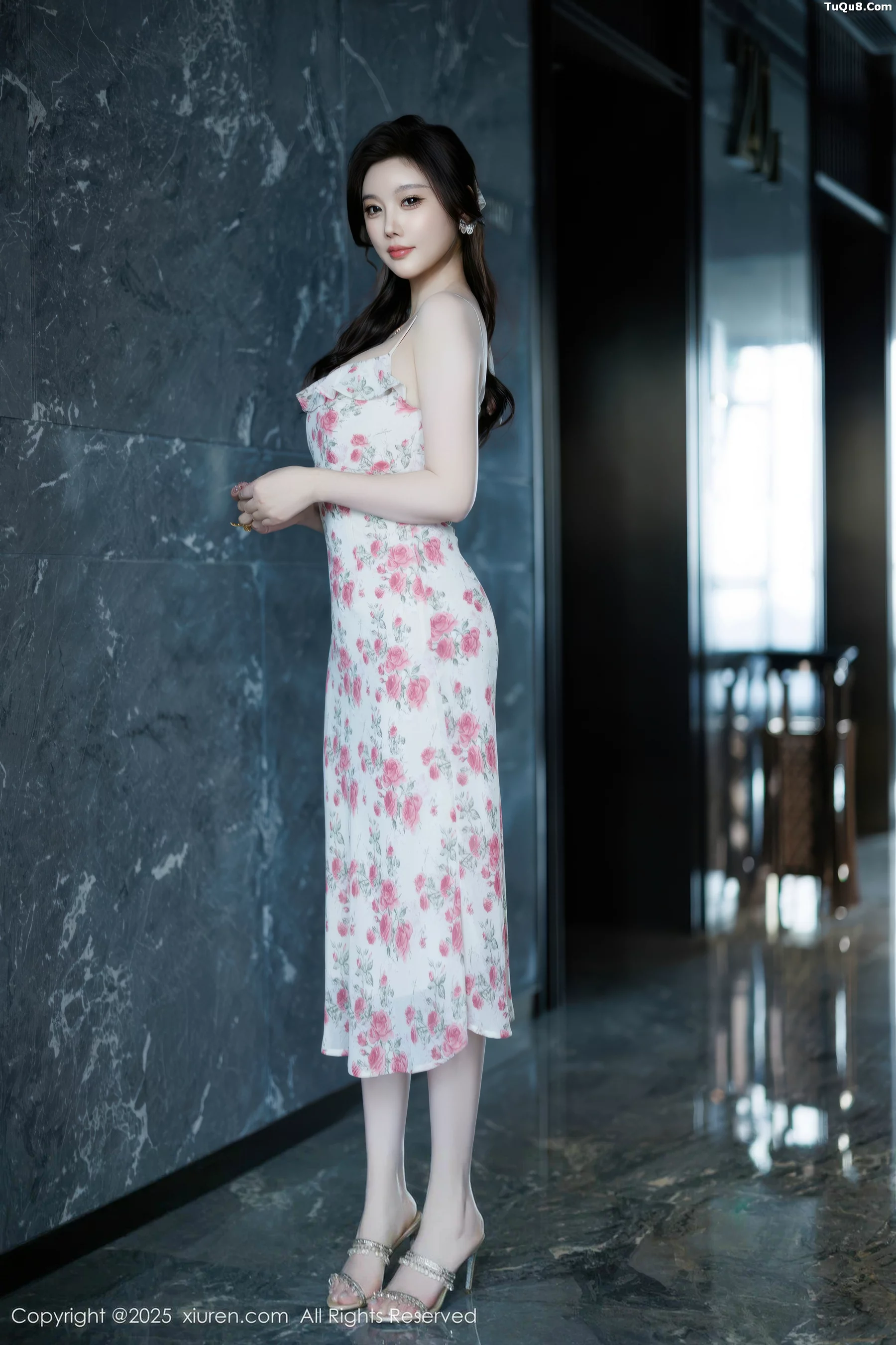   [XiuRen]高清写真图 2025.11.12 No.10977 CHENCHEN. 情趣内衣第1张图片