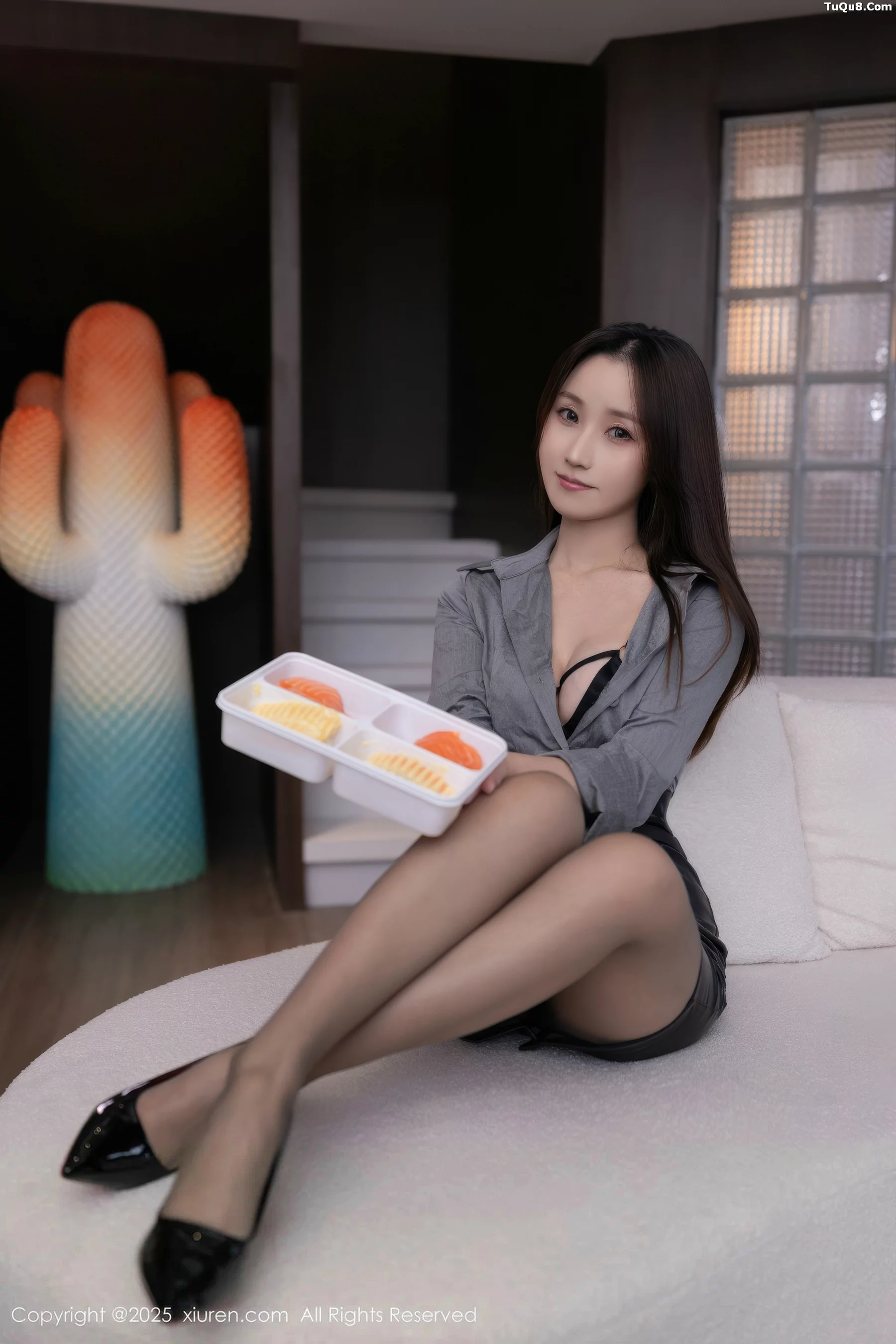   [XiuRen]高清写真图 2025.11.12 No.10978 杏子Yada 情趣内衣第14张图片