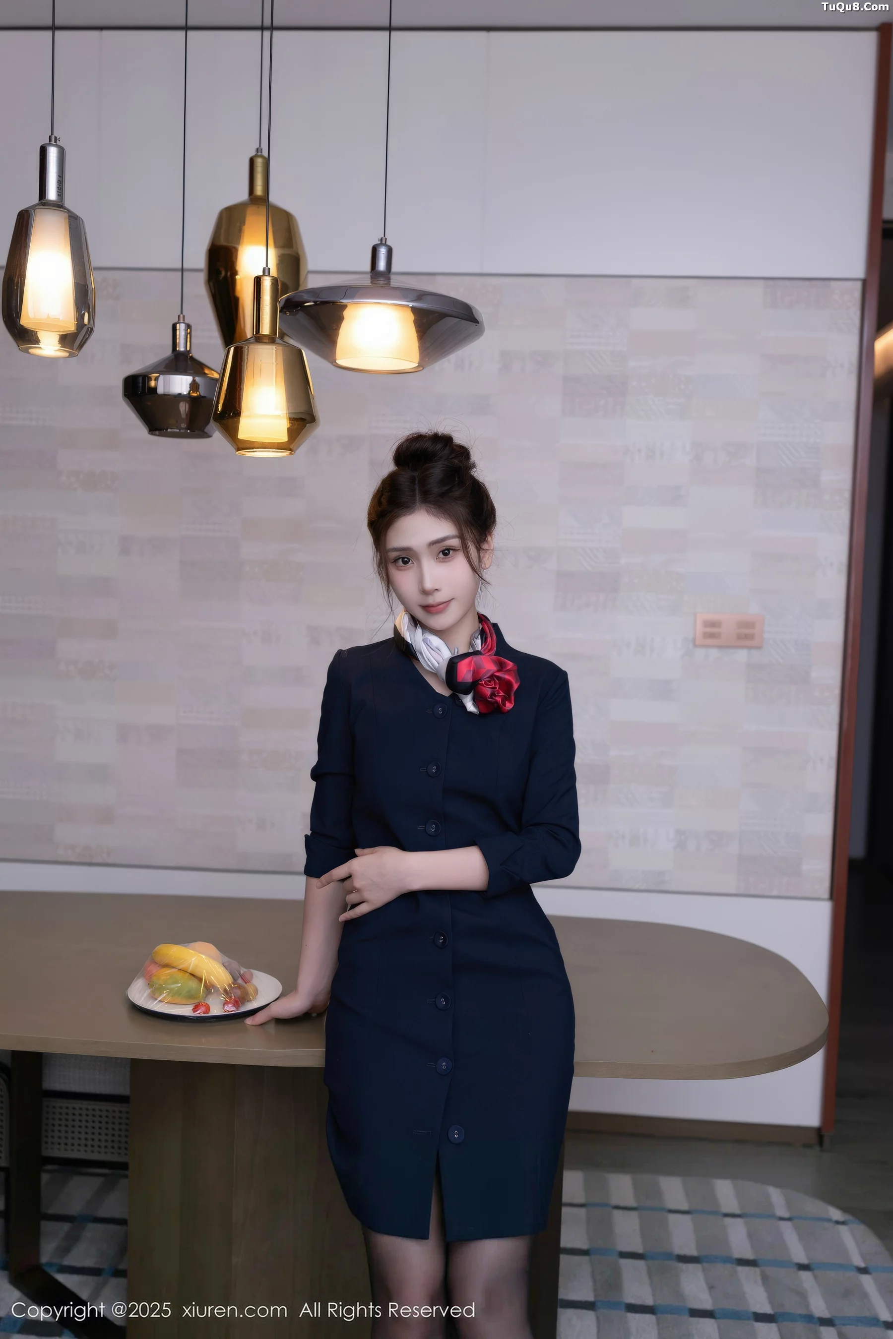   [XiuRen]高清写真图 2025.11.13 No.10982 刘婷婷 空姐制服第2张图片