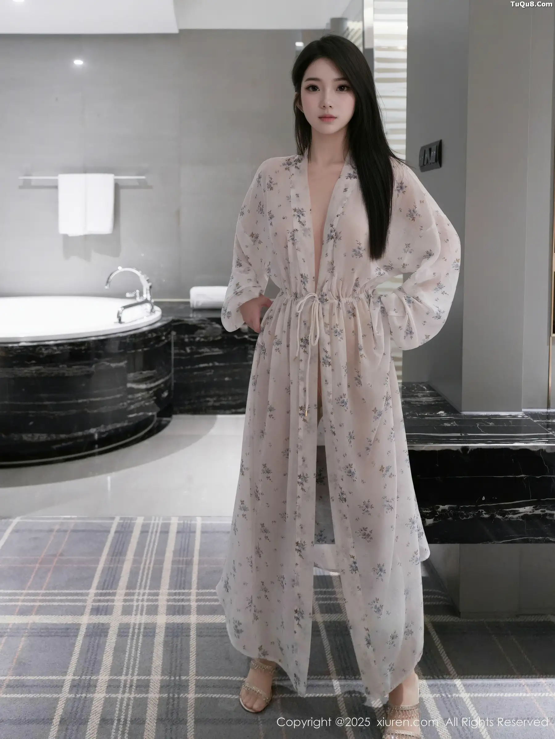   [XiuRen]高清写真图 2025.11.14 No.10988 烧烧小桃 性感长裙第19张图片