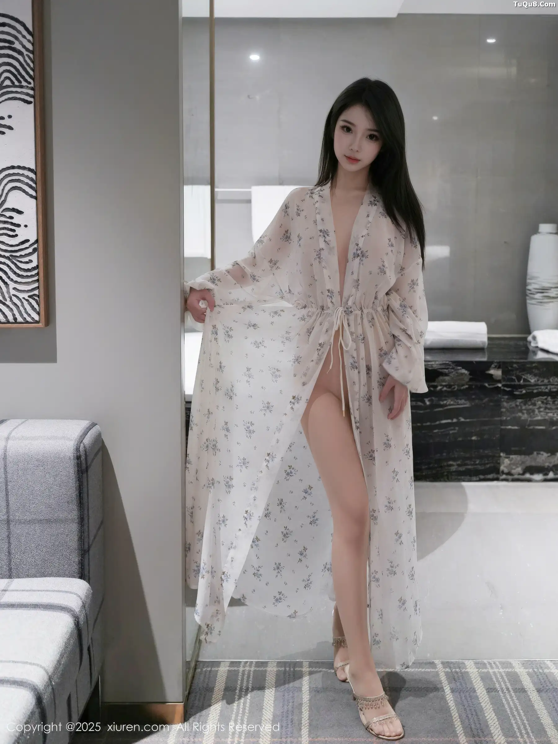   [XiuRen]高清写真图 2025.11.14 No.10988 烧烧小桃 性感长裙第23张图片