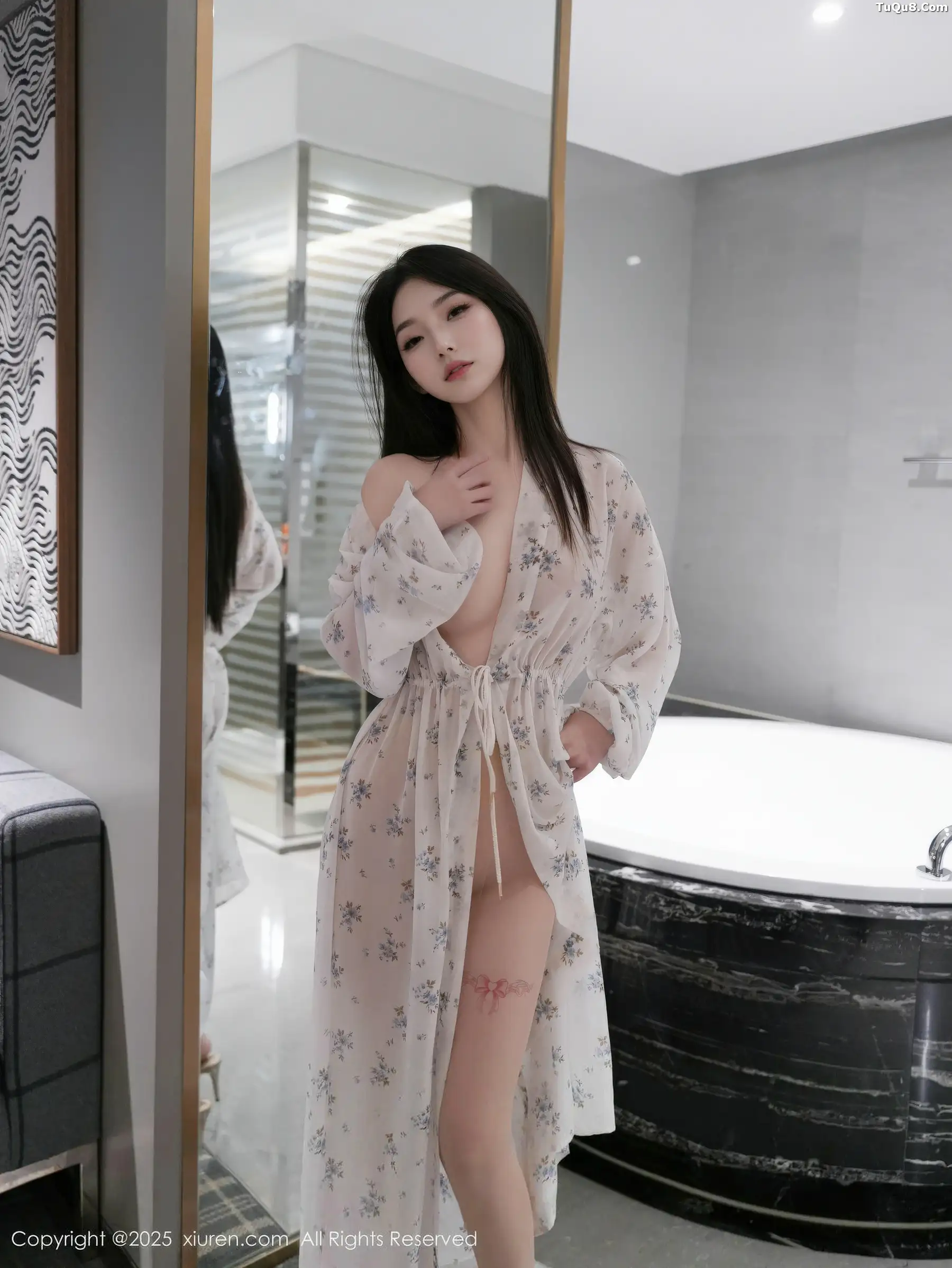   [XiuRen]高清写真图 2025.11.14 No.10988 烧烧小桃 性感长裙第30张图片