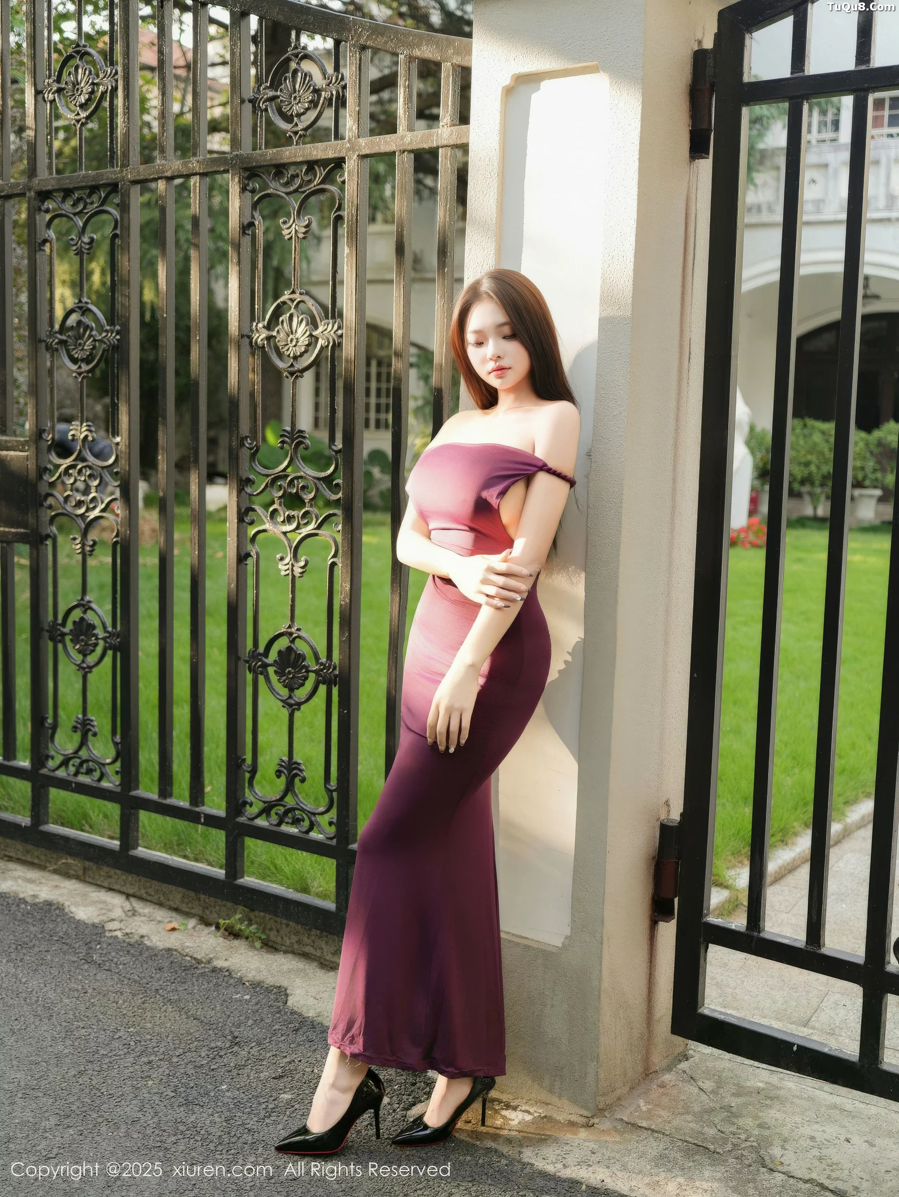   [XiuRen]高清写真图 2025.11.13 No.10979 Yuanbao 吊带长裙第11张图片