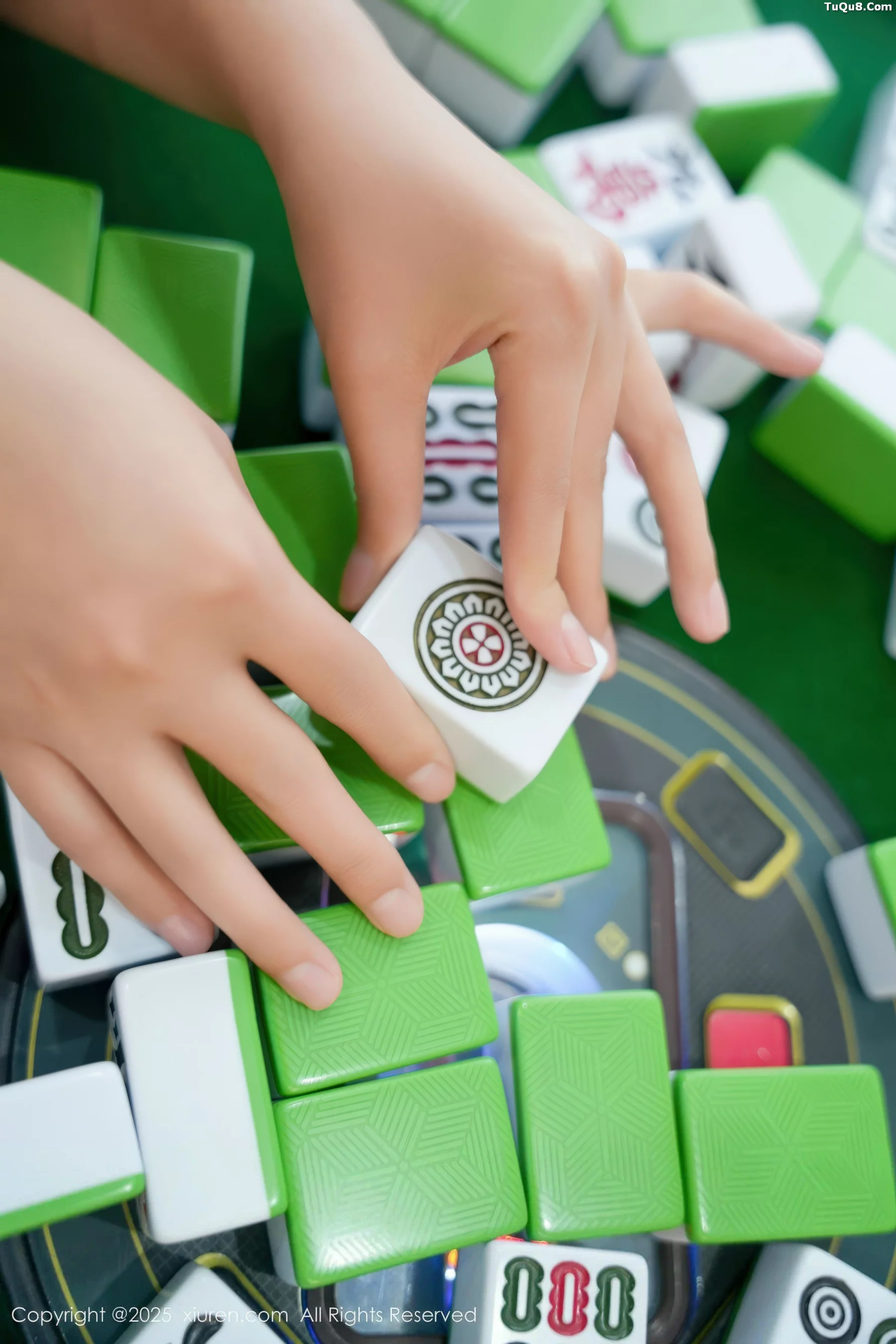   [XiuRen]高清写真图 2025.11.13 No.10980 艾米丽 OL服饰第30张图片