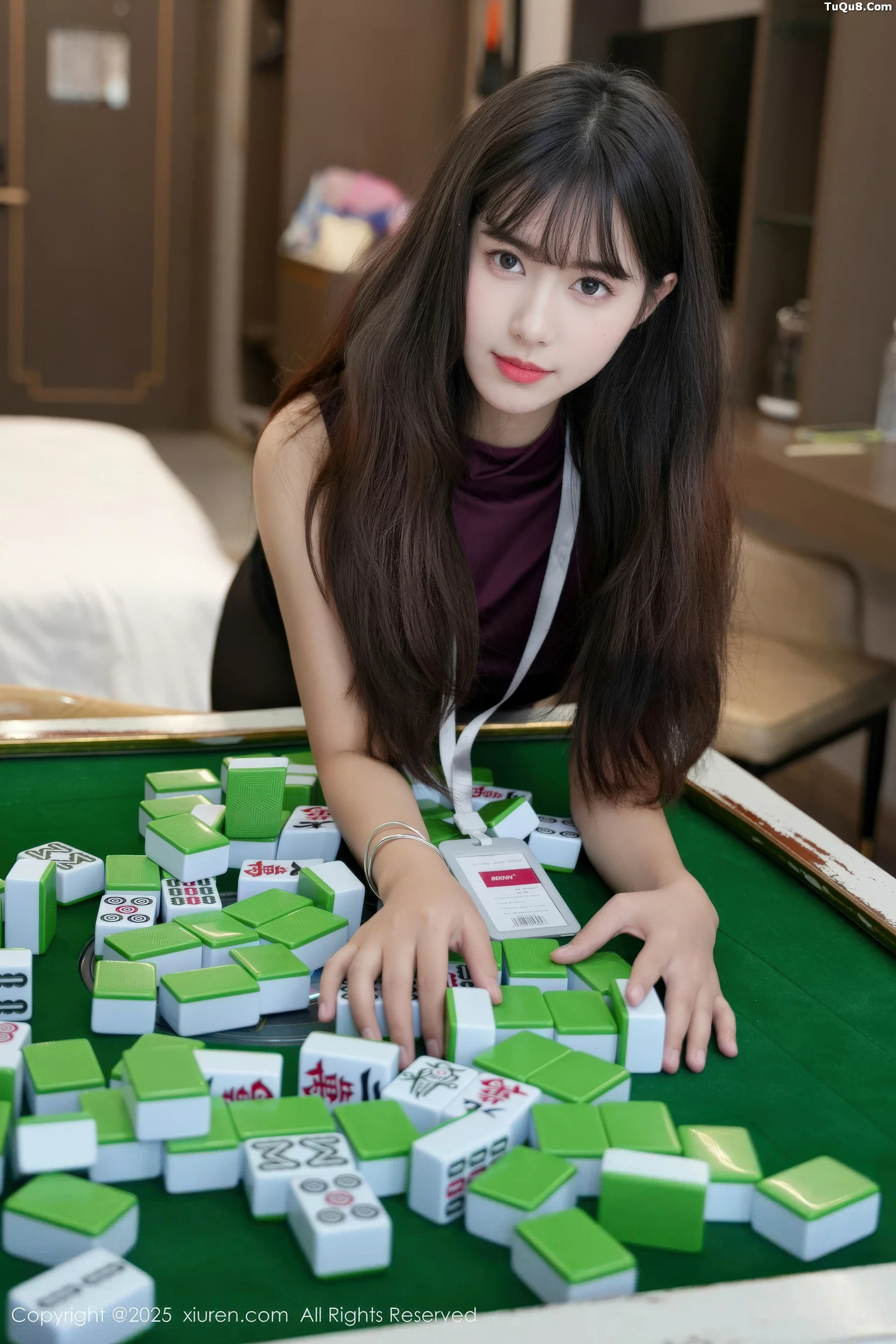   [XiuRen]高清写真图 2025.11.13 No.10980 艾米丽 OL服饰第33张图片