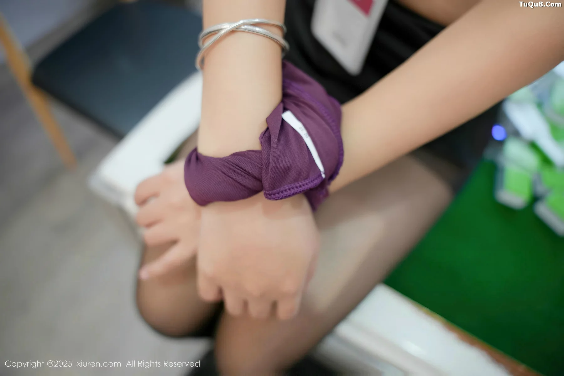   [XiuRen]高清写真图 2025.11.13 No.10980 艾米丽 OL服饰第34张图片