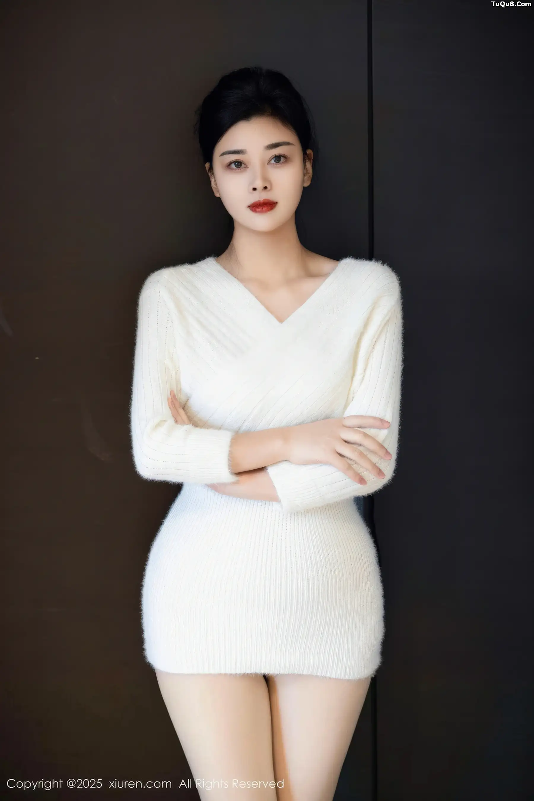   [XiuRen]高清写真图 2025.11.14 No.10986 徐清妍 肉色丝袜第2张图片