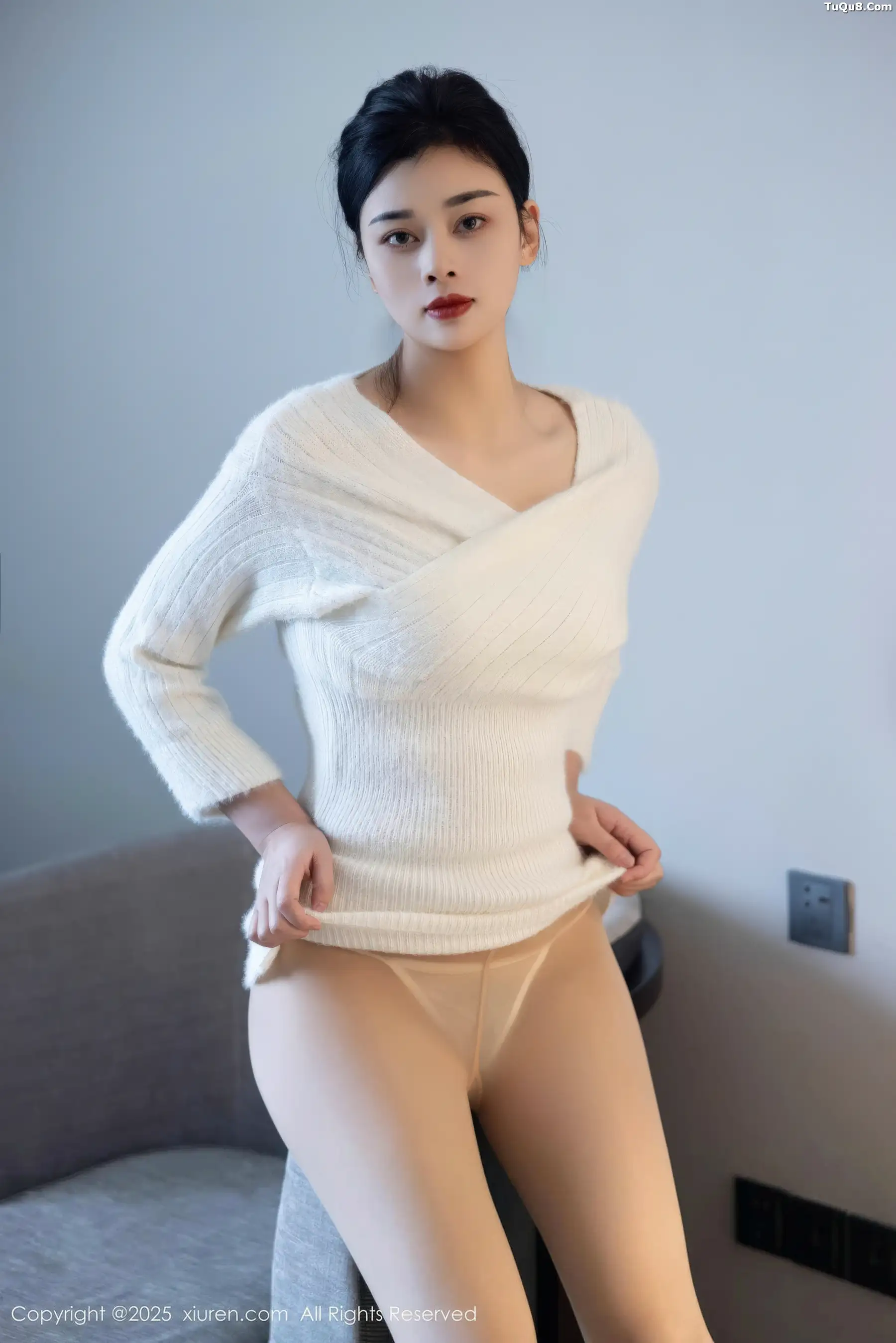   [XiuRen]高清写真图 2025.11.14 No.10986 徐清妍 肉色丝袜第20张图片