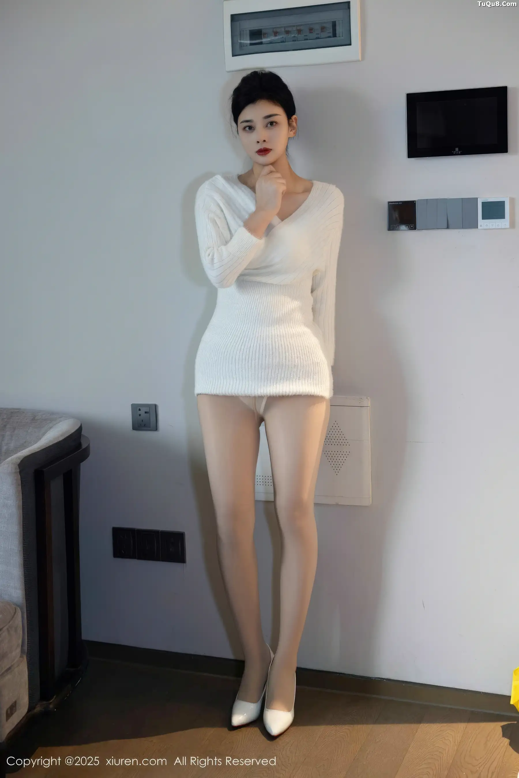   [XiuRen]高清写真图 2025.11.14 No.10986 徐清妍 肉色丝袜第29张图片