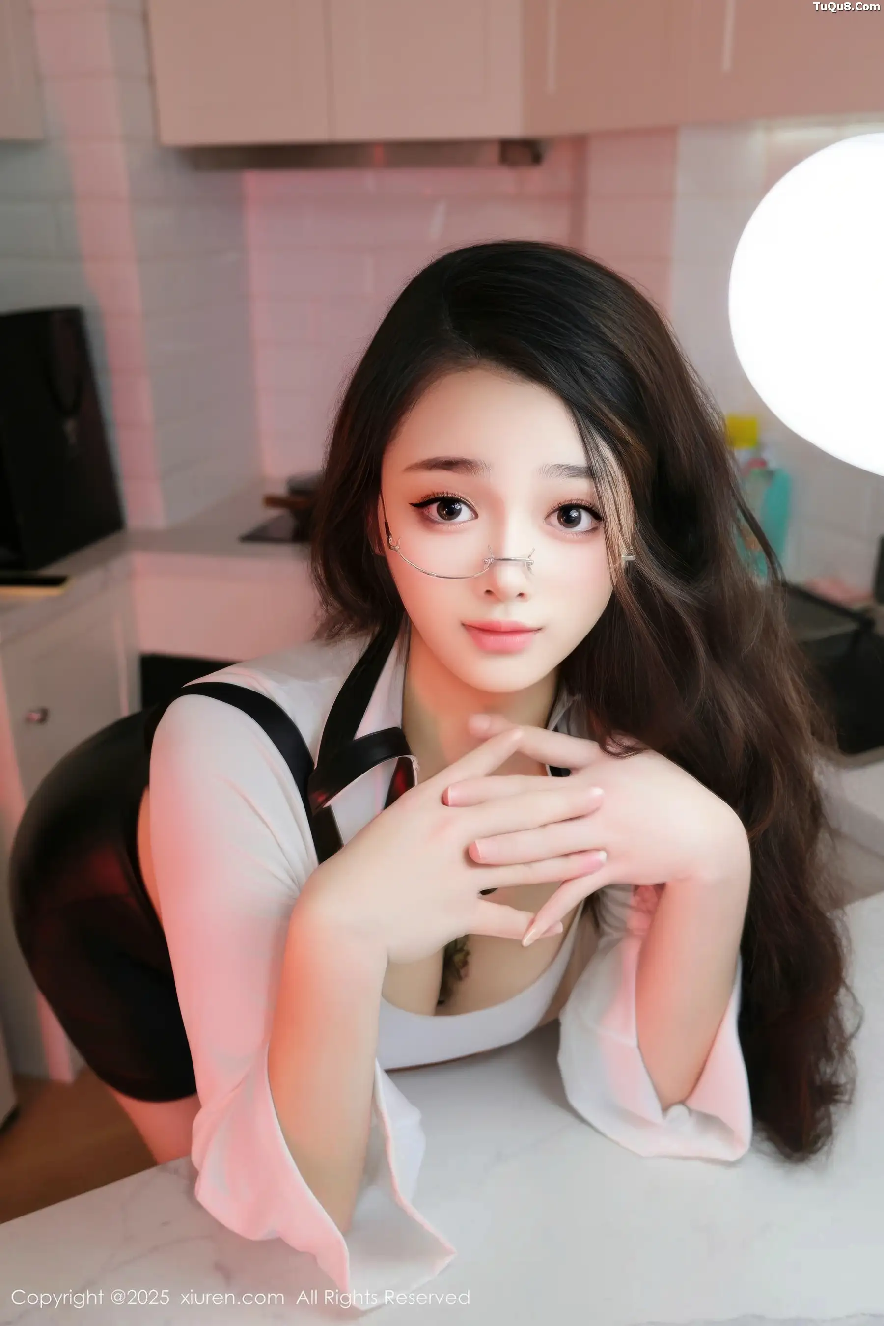   [XiuRen]高清写真图 2025.11.17 No.10993 福福_Thrive 丰满身材第24张图片