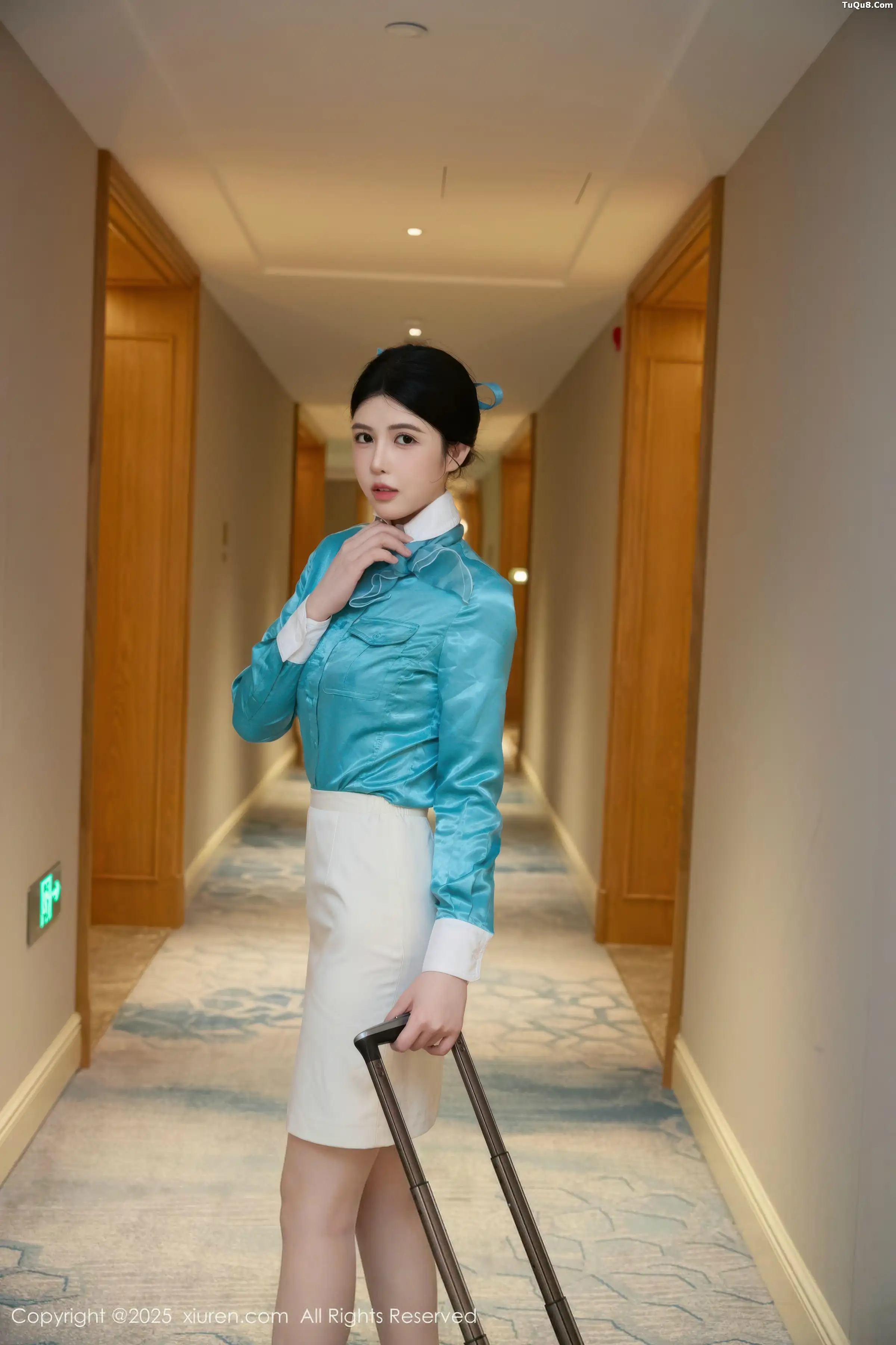   [XiuRen]高清写真图 2025.11.18 No.10998 方蕾蕾 开档黑丝第2张图片