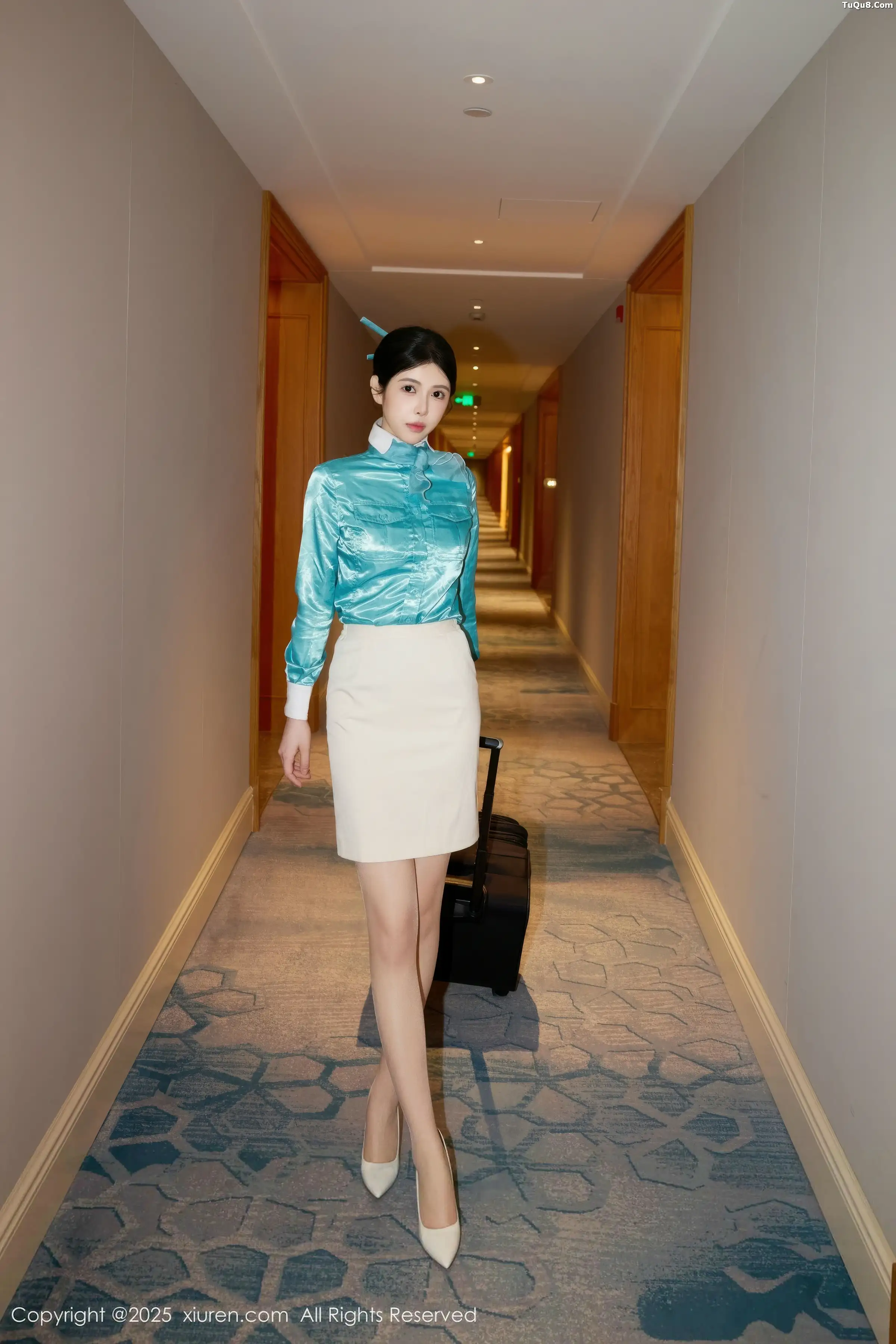   [XiuRen]高清写真图 2025.11.18 No.10998 方蕾蕾 开档黑丝第6张图片