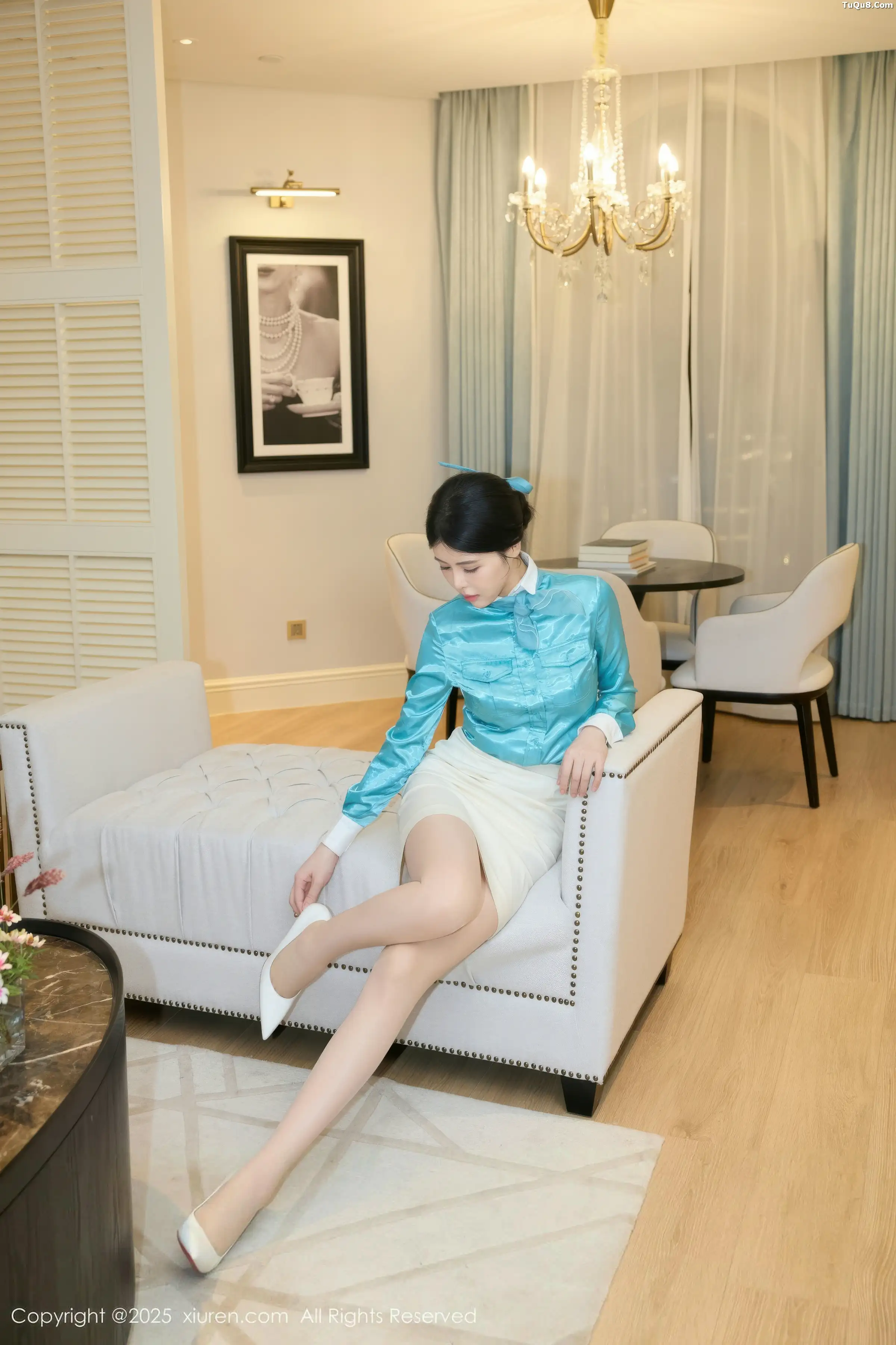   [XiuRen]高清写真图 2025.11.18 No.10998 方蕾蕾 开档黑丝第14张图片