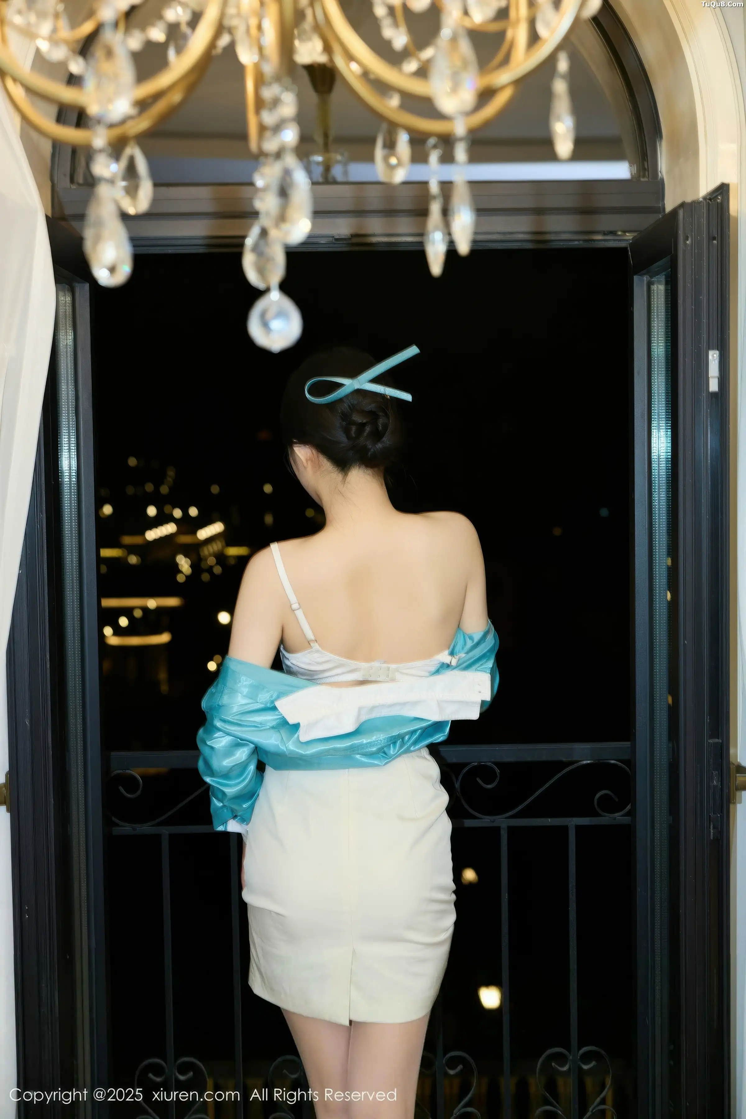   [XiuRen]高清写真图 2025.11.18 No.10998 方蕾蕾 开档黑丝第31张图片