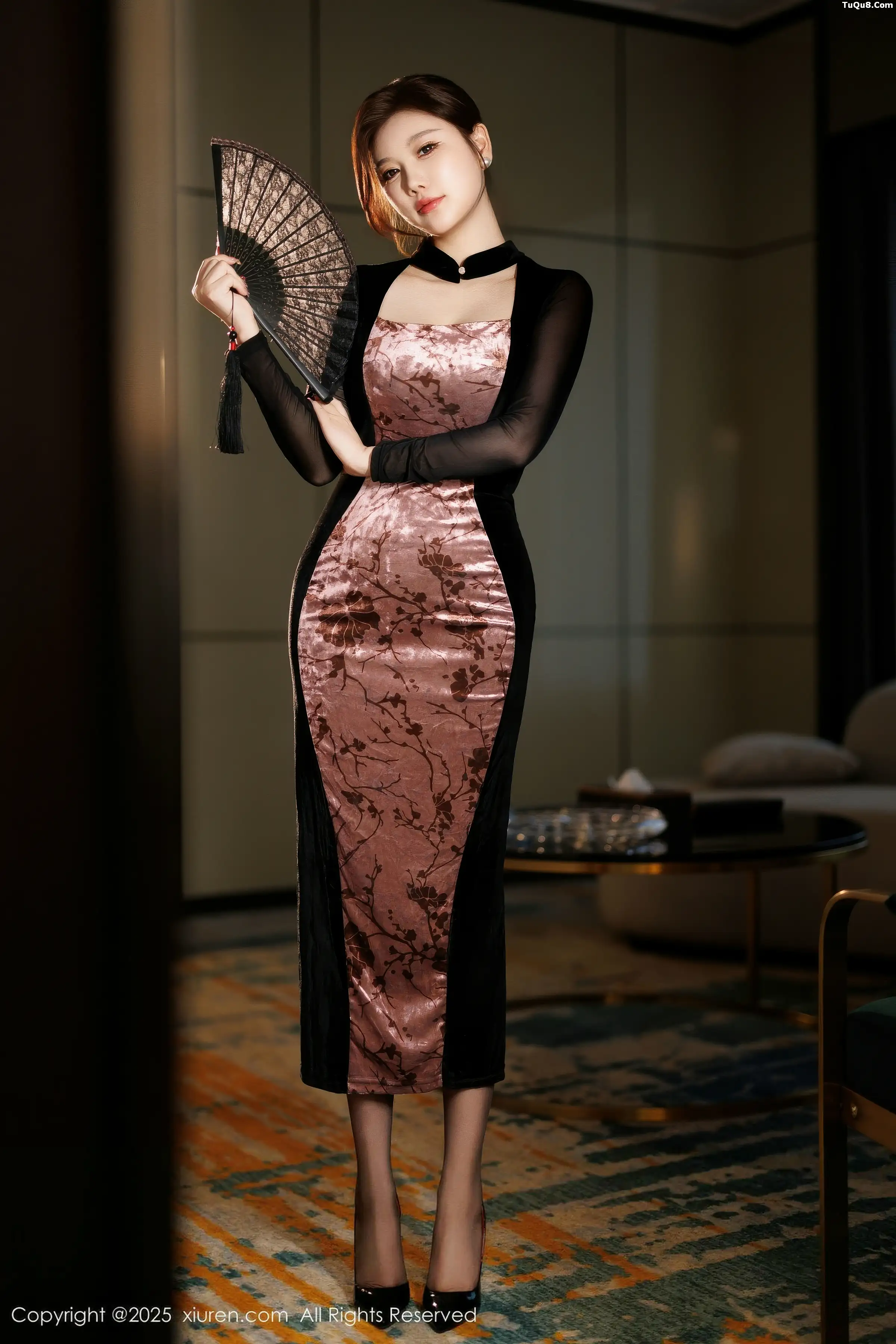   [XiuRen]高清写真图 2025.11.20 No.11013 CHENCHEN. 情趣内衣第1张图片