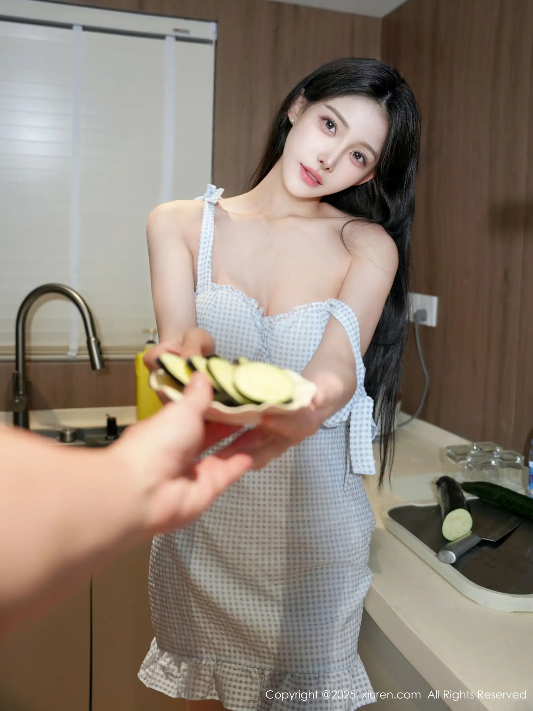   [XiuRen]高清写真图 2025.11.24 No.11026 梨霜儿 性感厨娘第40张图片