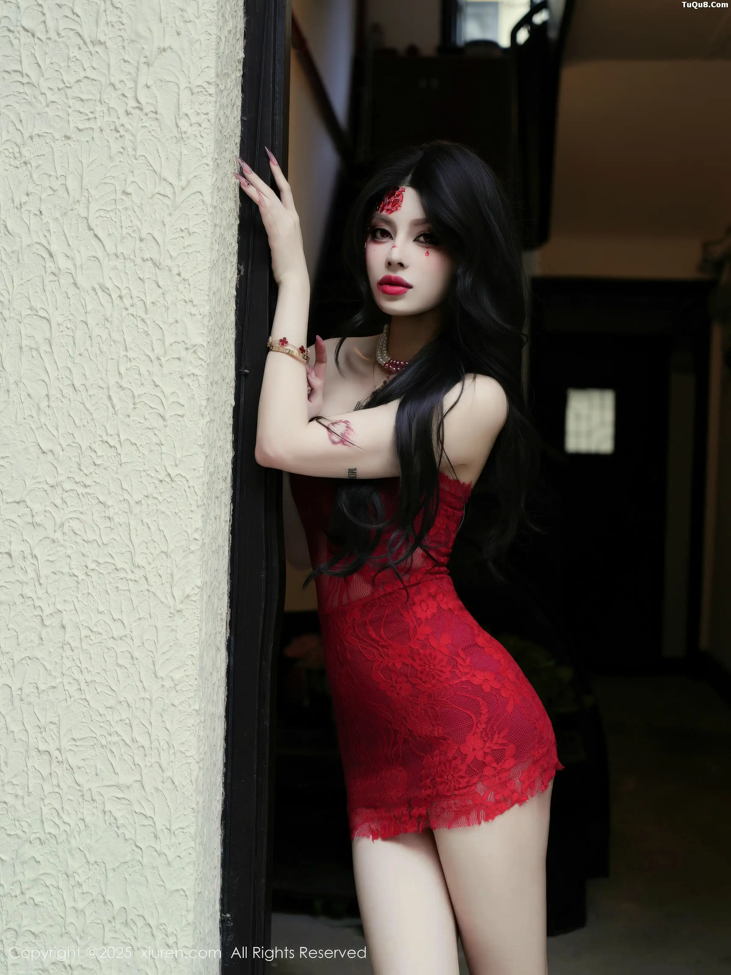   [XiuRen]高清写真图 2025.11.26 No.11032 四月月 模特合集第1张图片