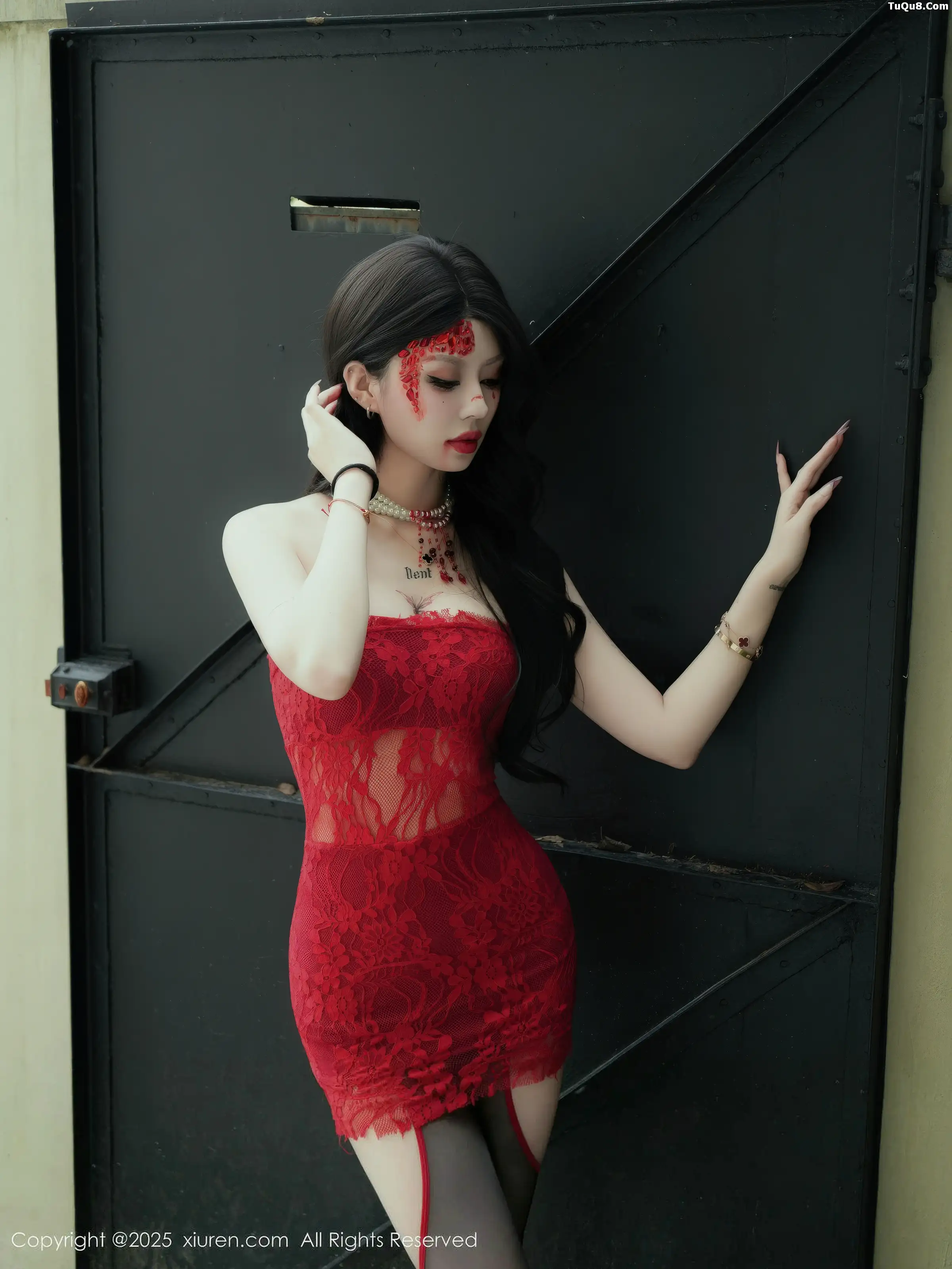   [XiuRen]高清写真图 2025.11.26 No.11032 四月月 模特合集第12张图片