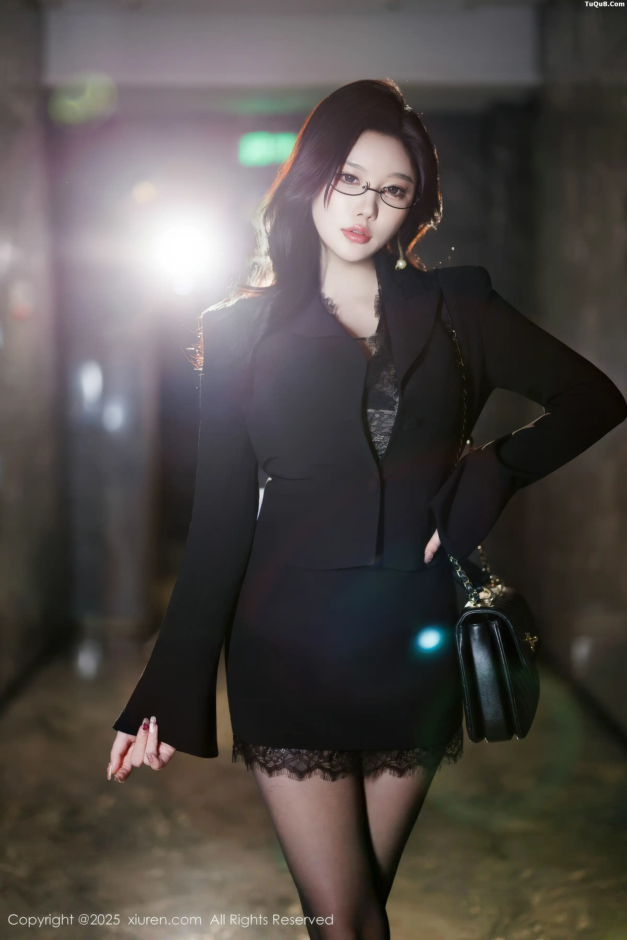   [XiuRen]高清写真图 2025.11.26 No.11035 CHENCHEN. 情趣内衣第2张图片