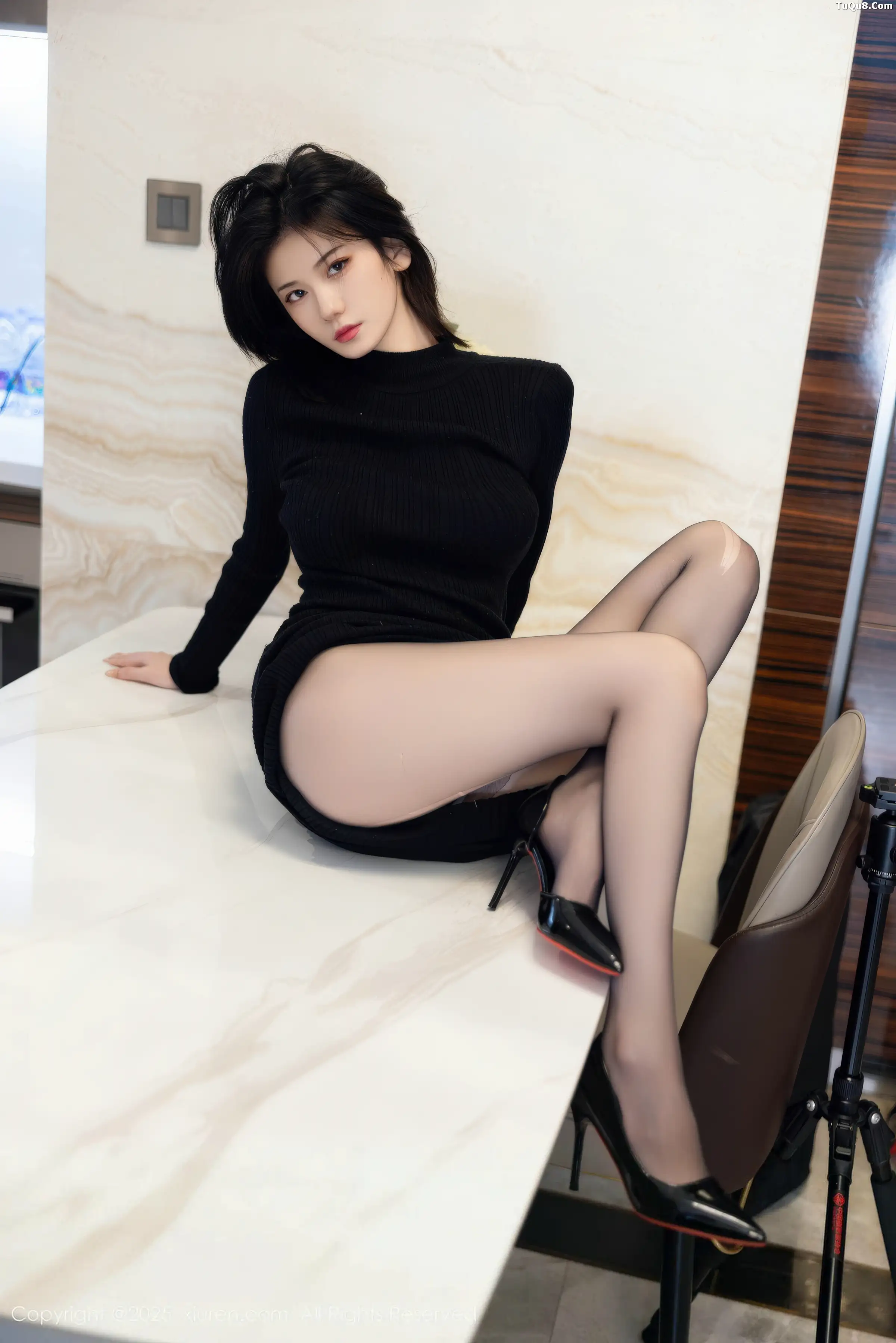   [XiuRen]高清写真图 2025.11.27 No.11036 赵语嫣Baby 魅惑黑丝第31张图片