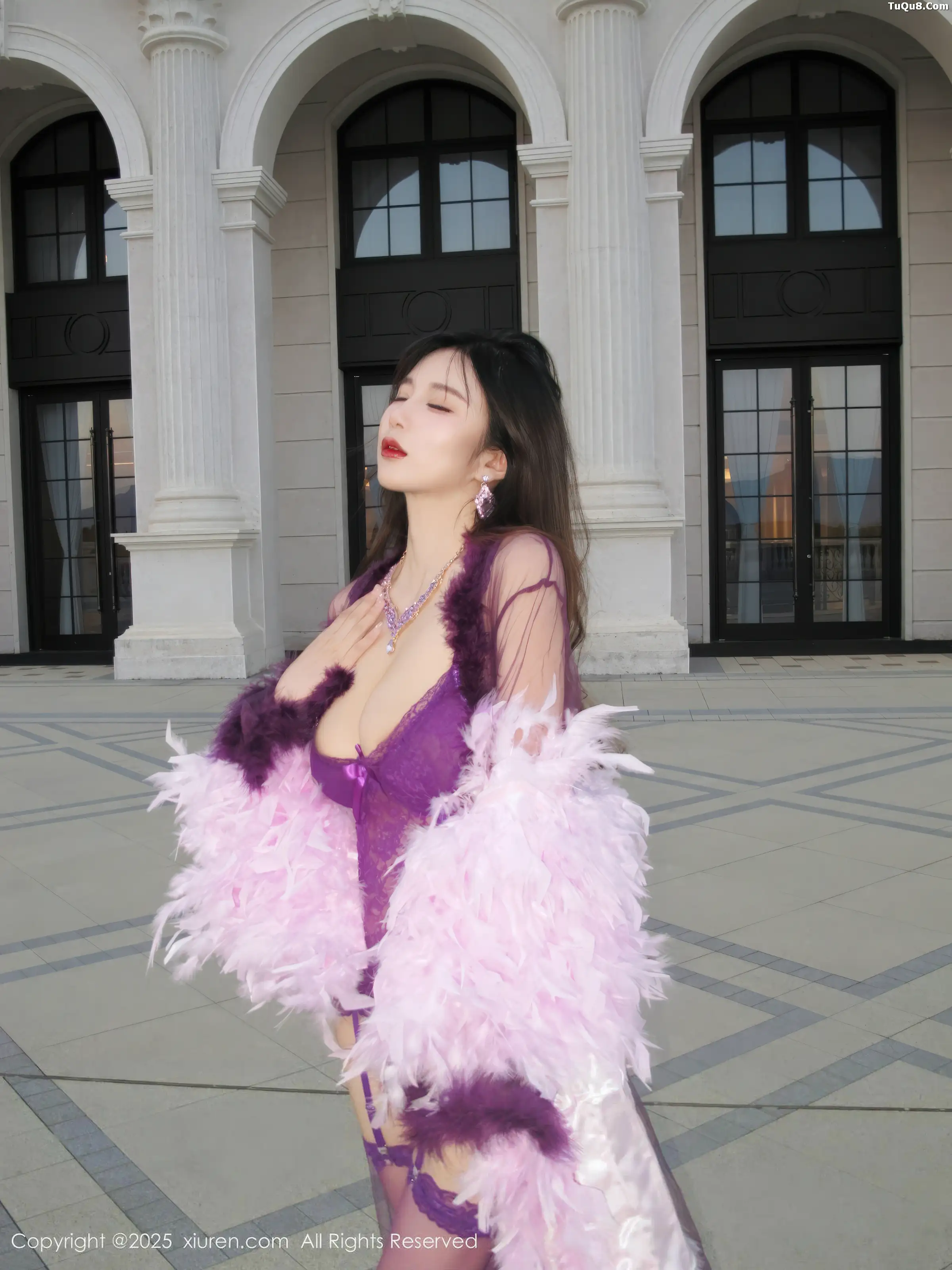   [XiuRen]高清写真图 2025.11.28 No.11047 小肉肉咪 魅惑黑丝第9张图片