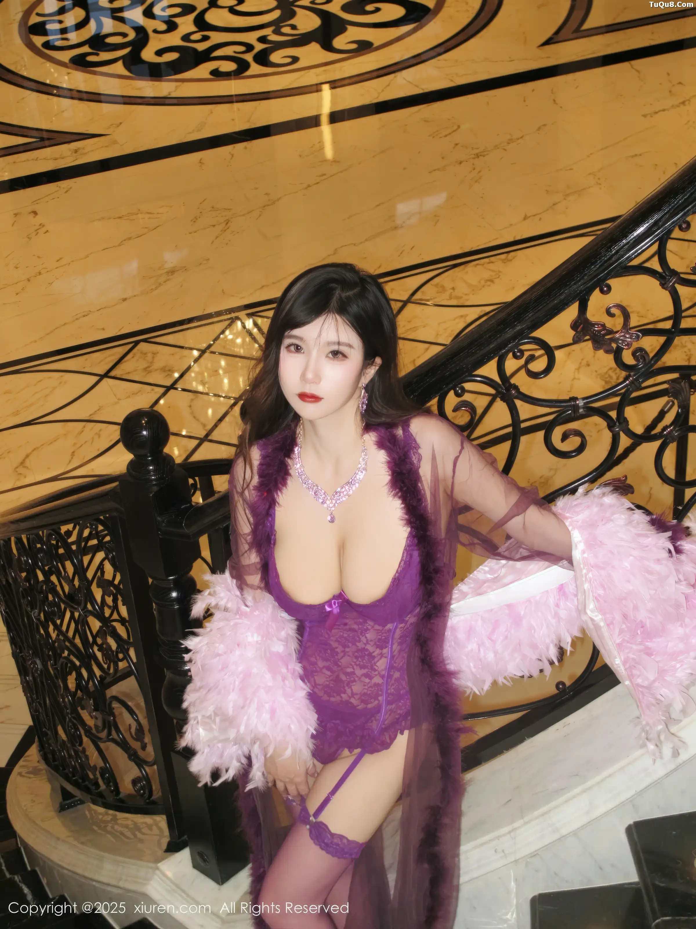   [XiuRen]高清写真图 2025.11.28 No.11047 小肉肉咪 魅惑黑丝第13张图片