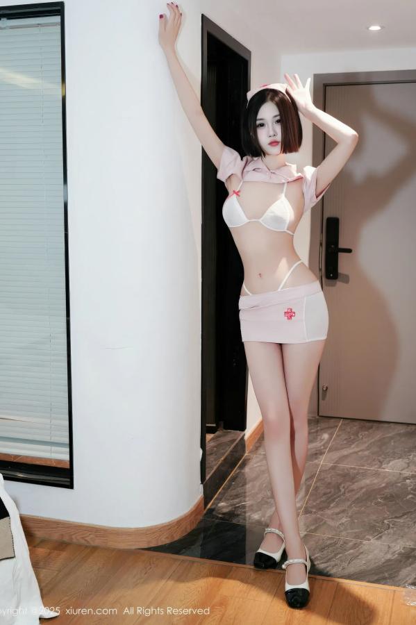   [XiuRen]高清写真图 2025.12.16 No.11111 奶芙酱-EVA 粉色护士制服第3张图片